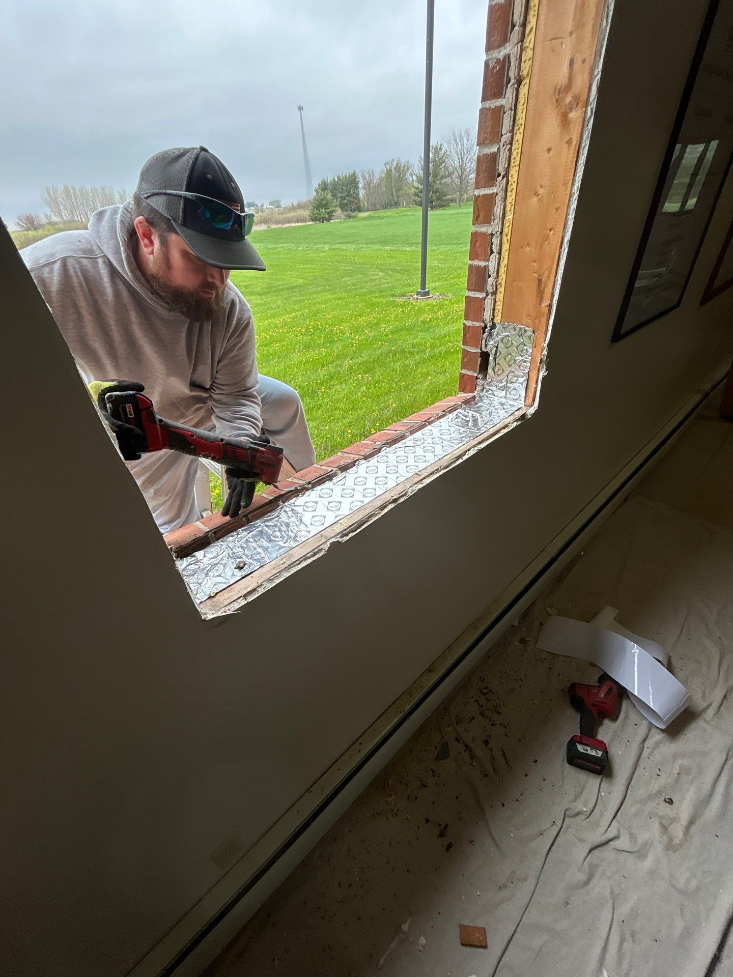 Window replacement using Pella Lifestyle wood/Aluminum window by United Windows and Siding LLC