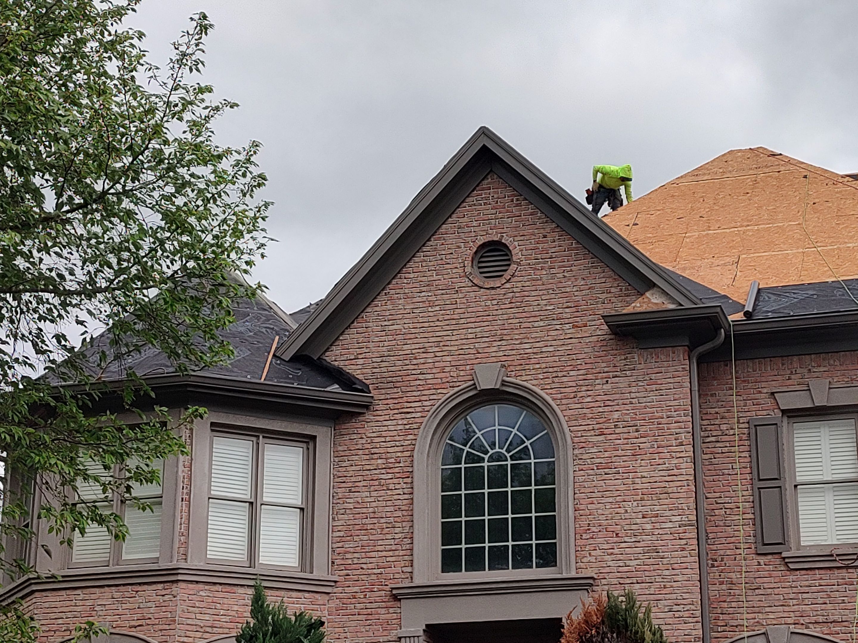 Top-Quality Williamsburg Gray Owens Corning Roof Installation in Roswell, Georgia by NBS Roofing by NBS Roofing, Inc.