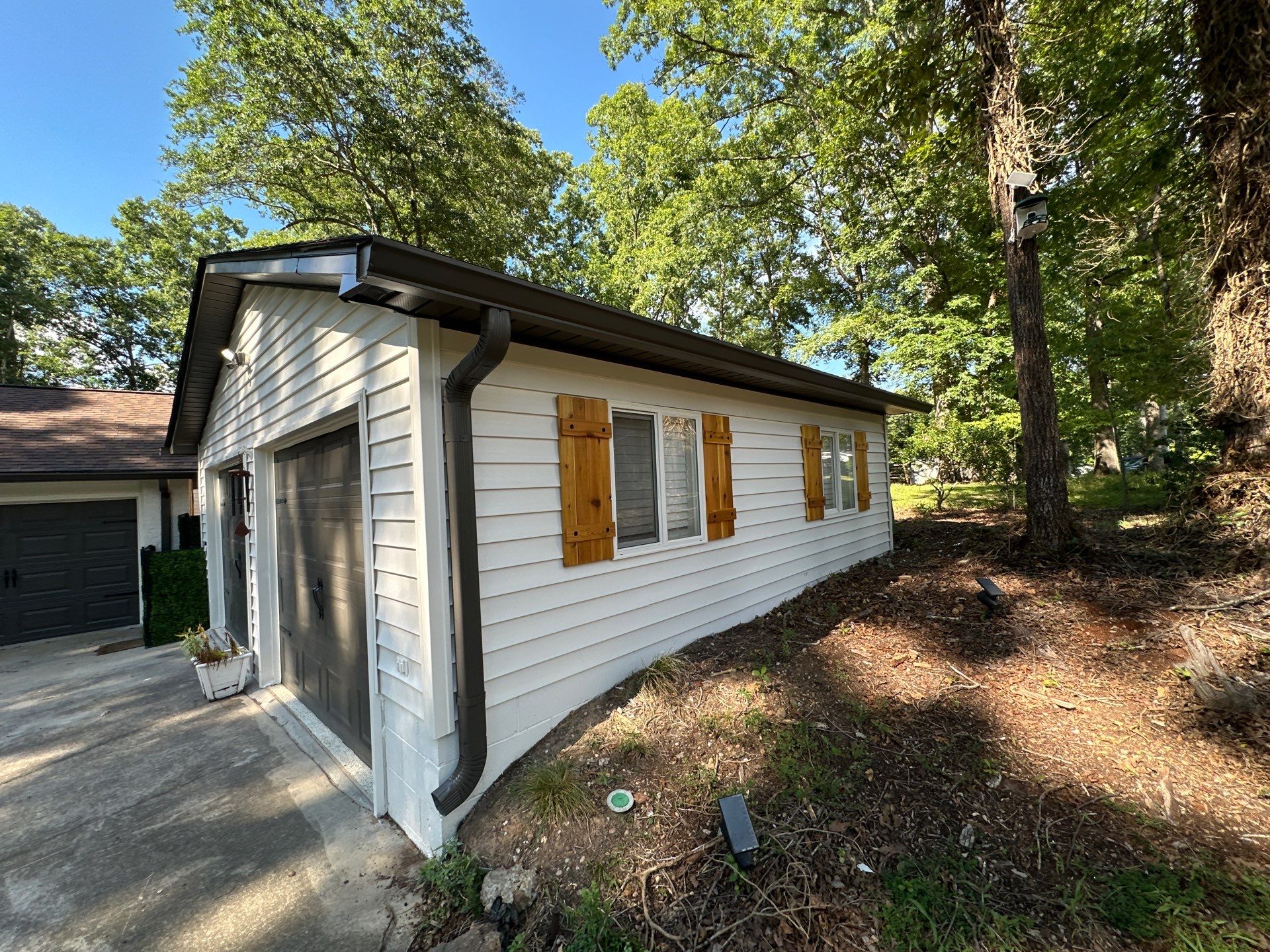 Mauldin Home Transformation With Custom Interior Molding and Exterior Painting by Painter1
