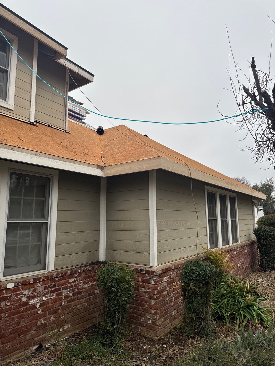 New shingles and gutters using GAF Timberline HDZ shingles and aluminum gutter by Straight Edge Roofing Inc