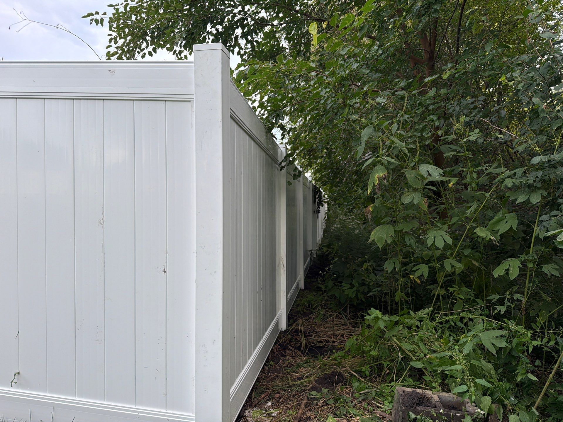White Vinyl Privacy Fence Installation in Raymond, IA by Perfect Picket Fence and Stain