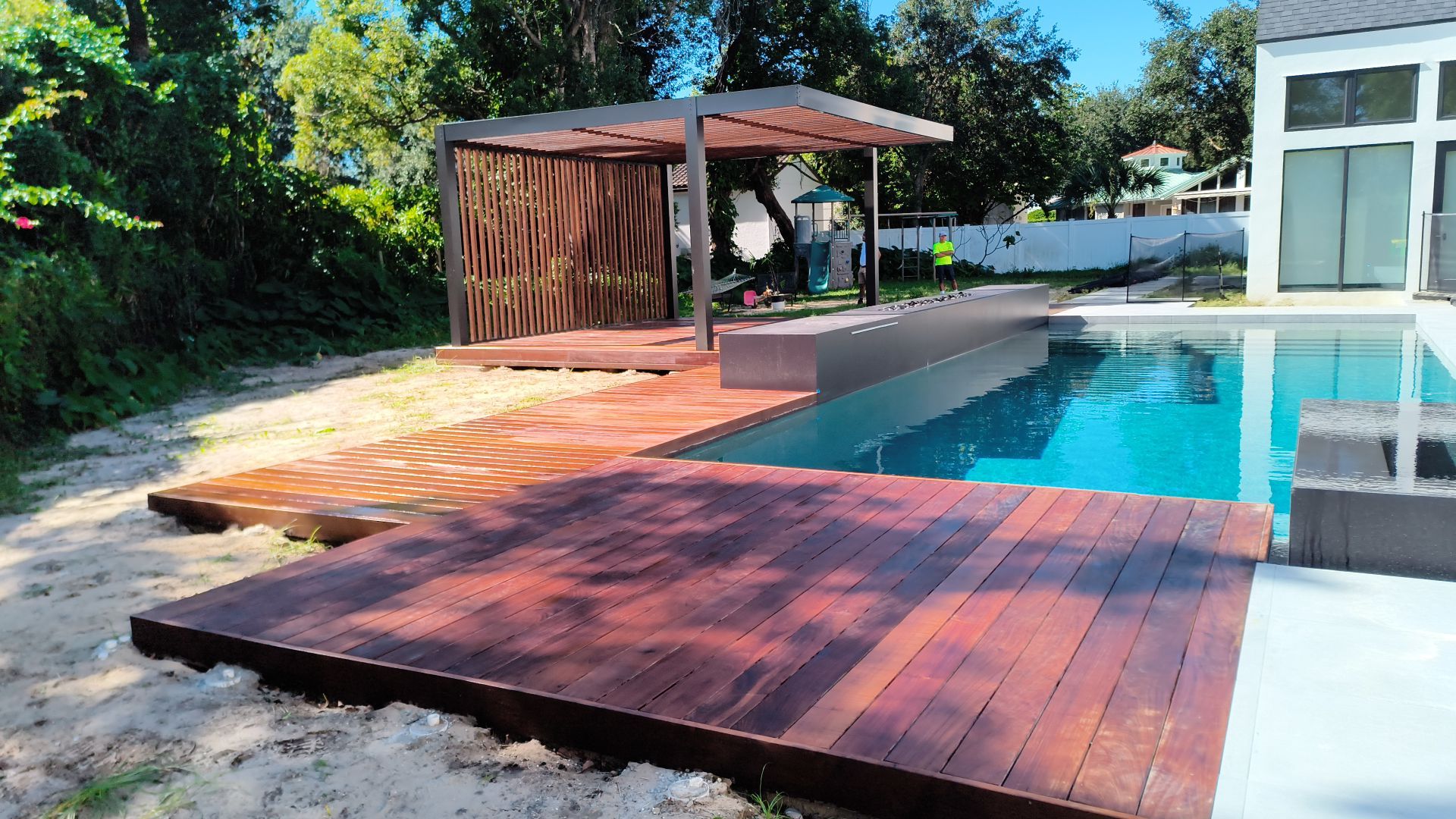 Architectural Masterpiece: Aluminum Frame with Exotic Wood Details by Orlando pergolas 