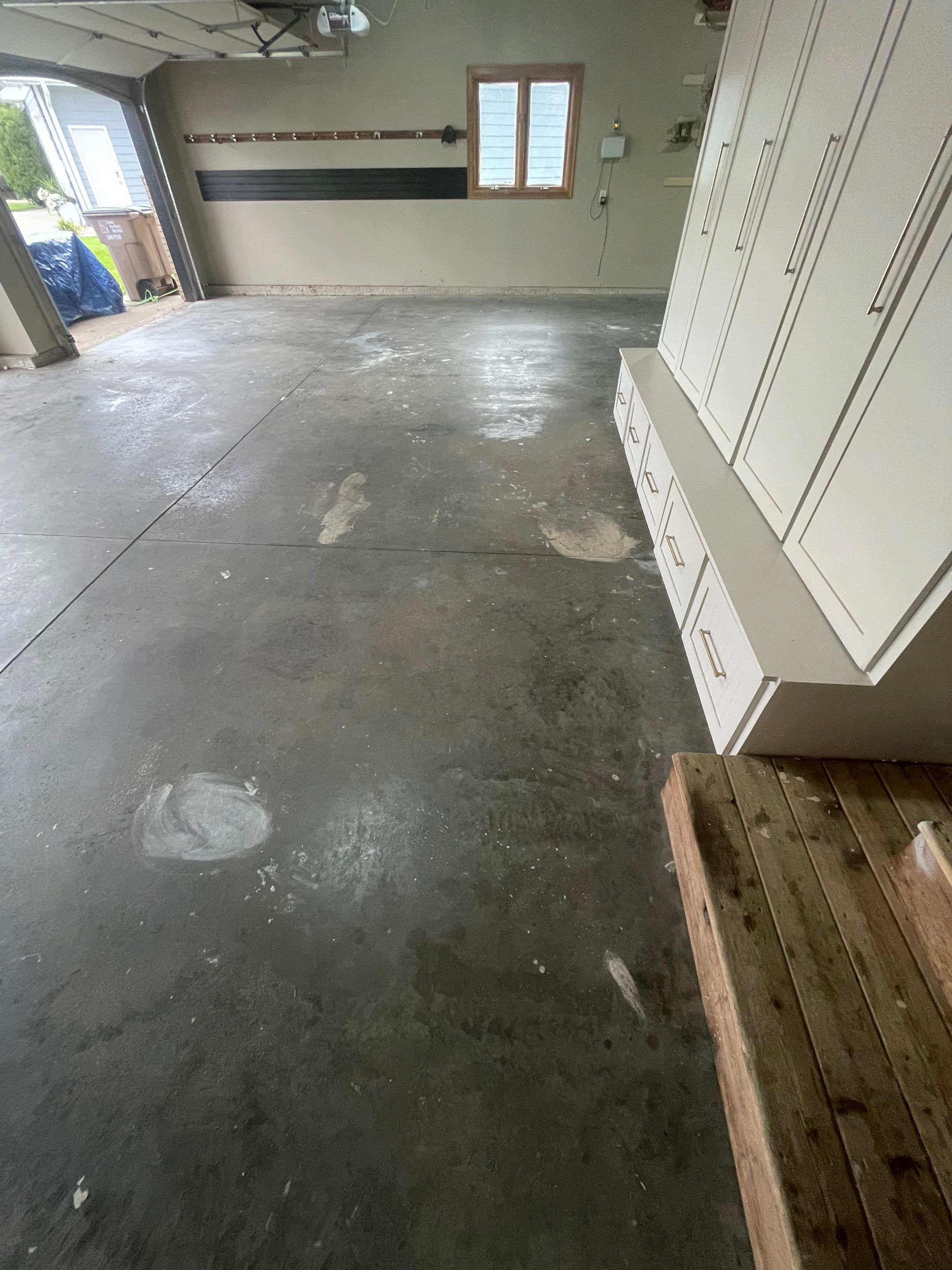 Cabin FEver Flake Garage Floor Coating Installation in Sioux Falls by Select Painting, Coatings & Garage Cabinets