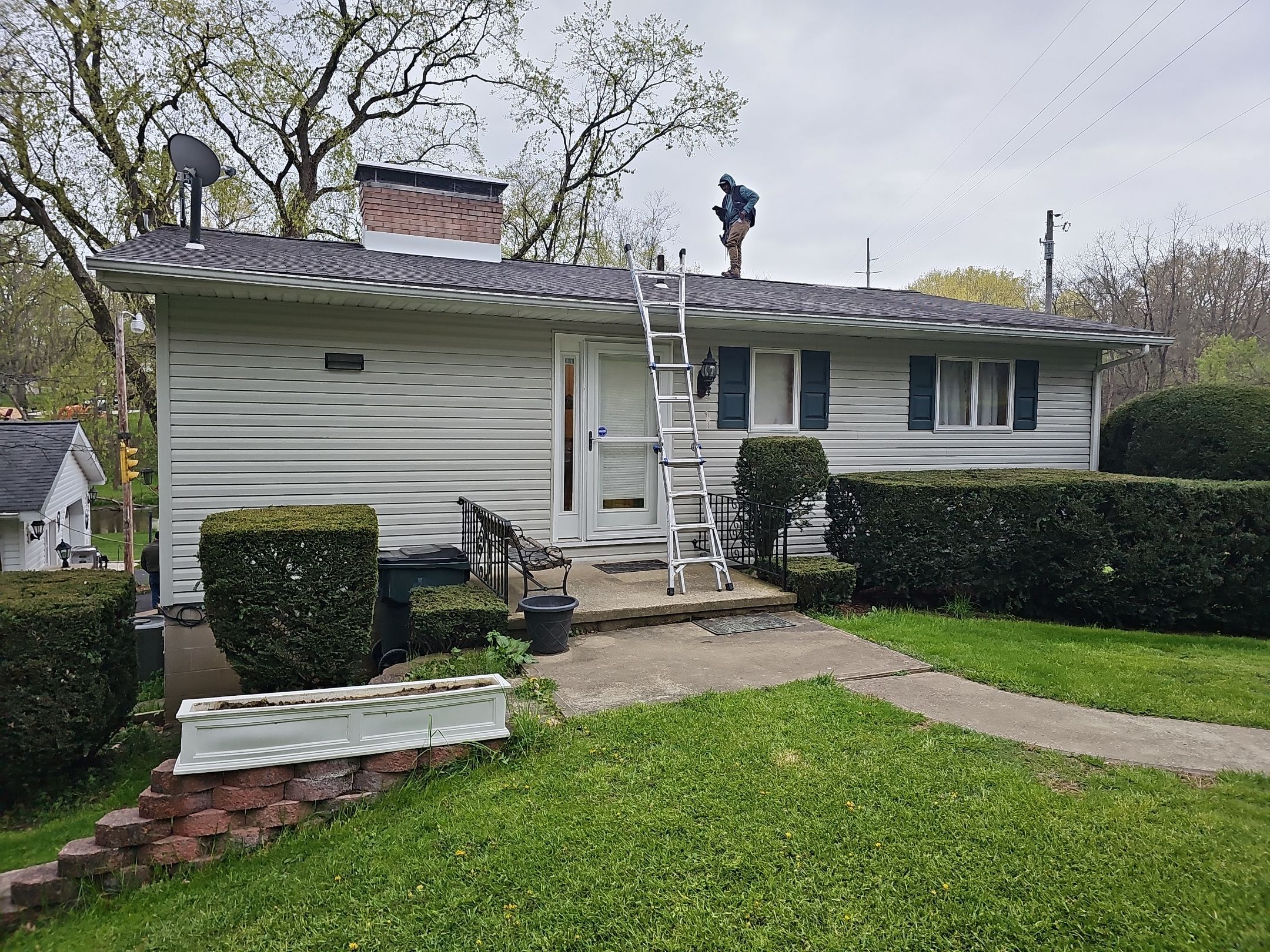 ATLAS PINNACLE COLOR: HEARTHSTONE by Eagle Eye Roofing