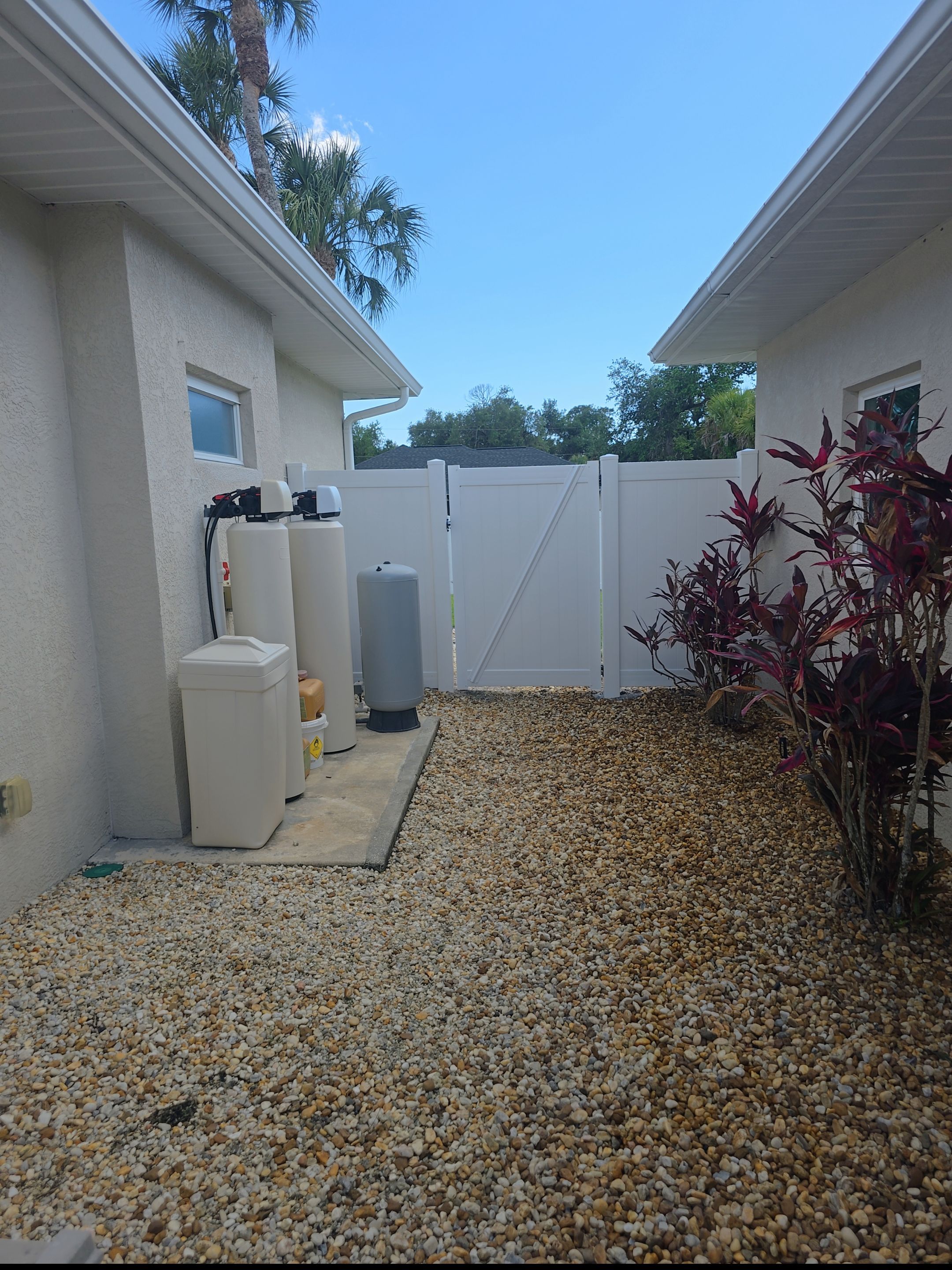 Vinyl Fence Install in North Port by True Fence LLC