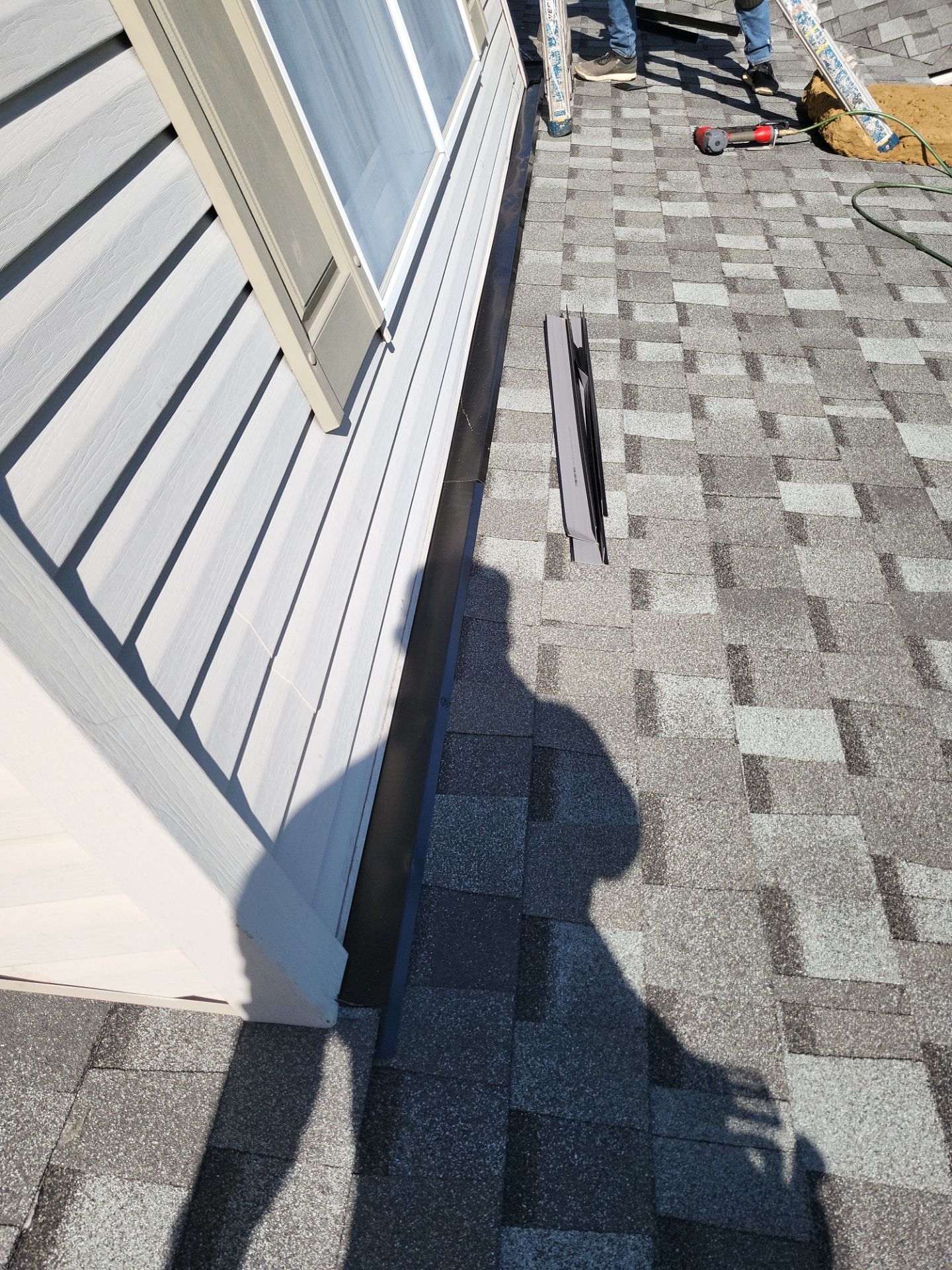 Atlas Pinnacle, Color, Coastal Granite, Drip Edge, Birch White by Eagle Eye Roofing