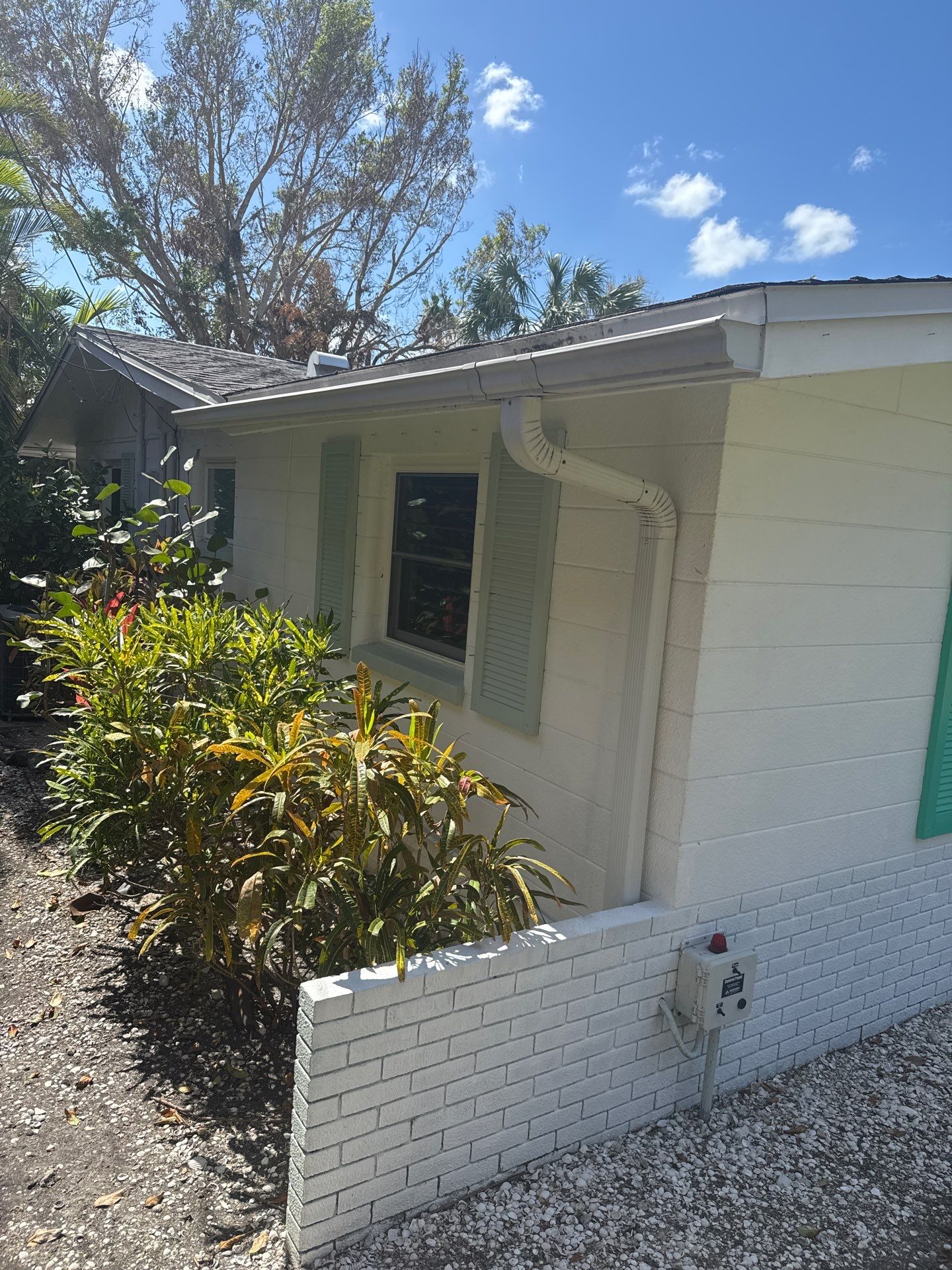 White 6-Inch Seamless Gutters in Osprey FL by Gutter Professors