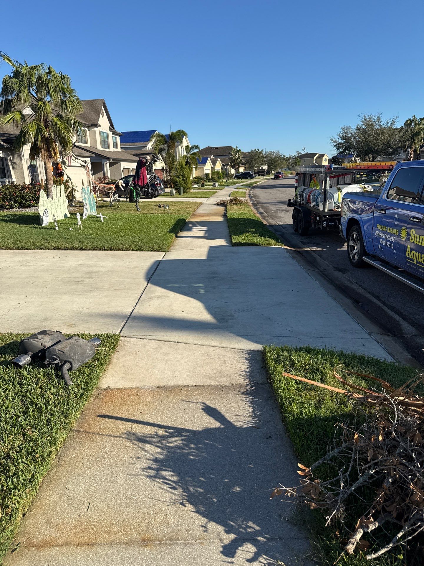 Comprehensive Concrete and Vinyl Fence Cleaning in Willow Walk Community, Palmetto, FL by Sunshine AquaWash