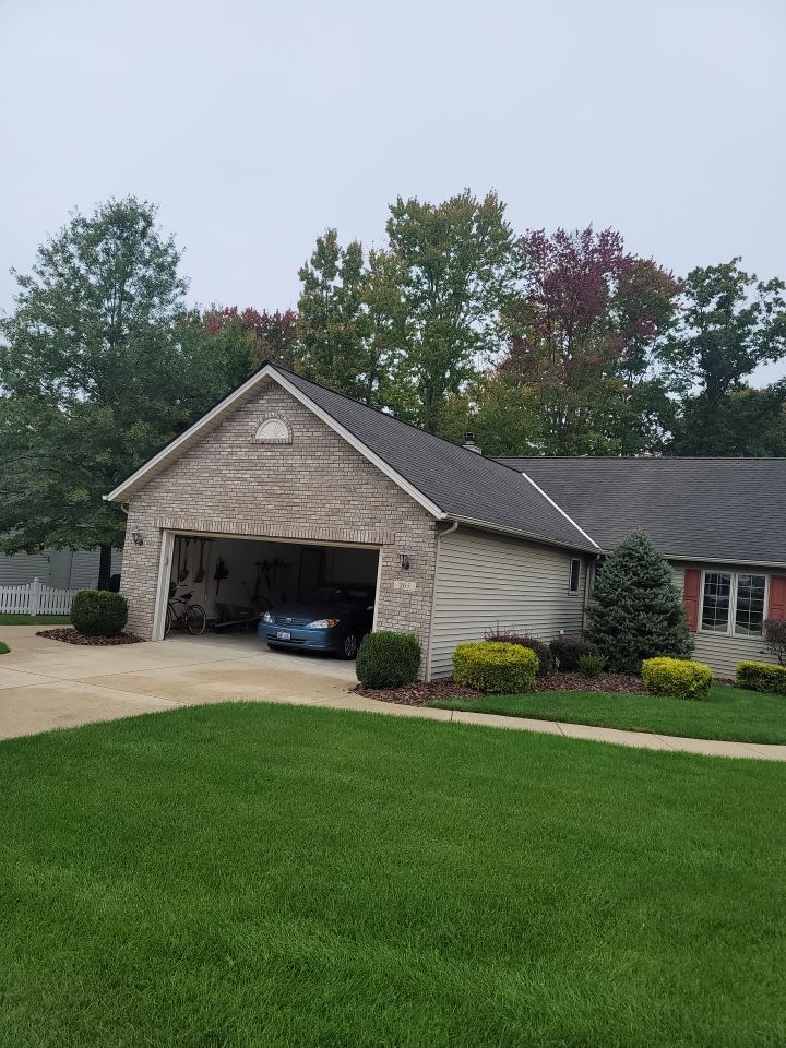 Brand: Atlas Pinnacle Color: Pristine Scotchguard Black Drip: Black by Eagle Eye Roofing