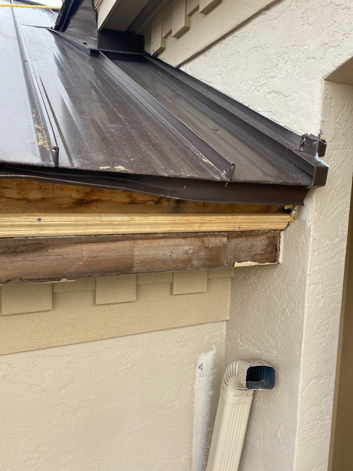 Seamless Gutters in Sarasota FL by Gutter Professors