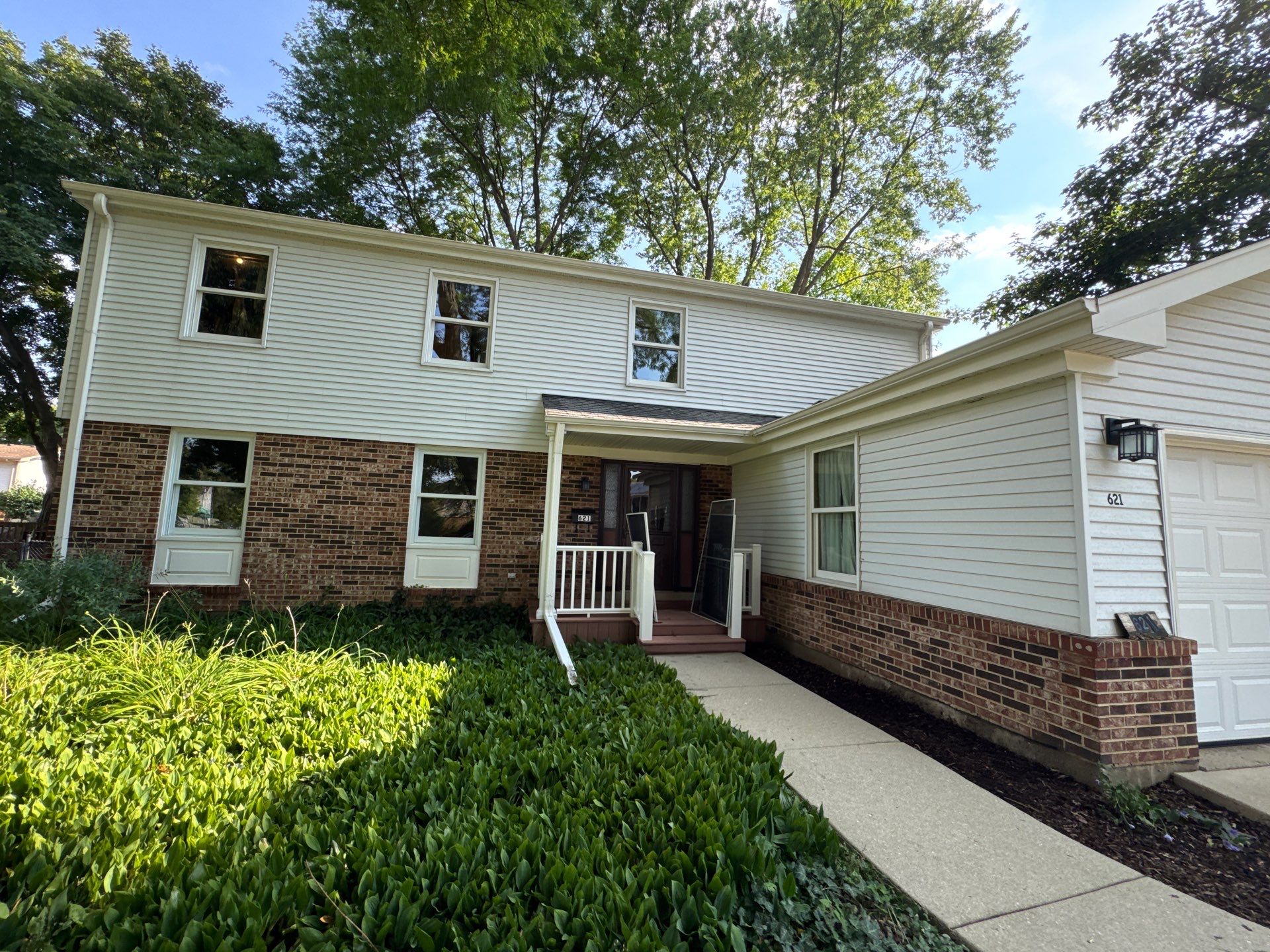 Palatine house wash and concrete power washing by Northern Power Washing LLC.