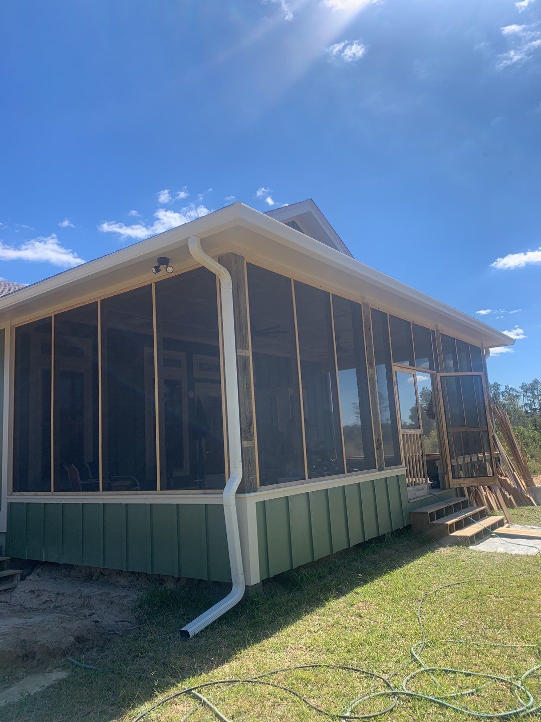 6 Inch Seamless Gutters using K-Style Seamless Gutters in Wewahitchka, FL by Gutter Professors