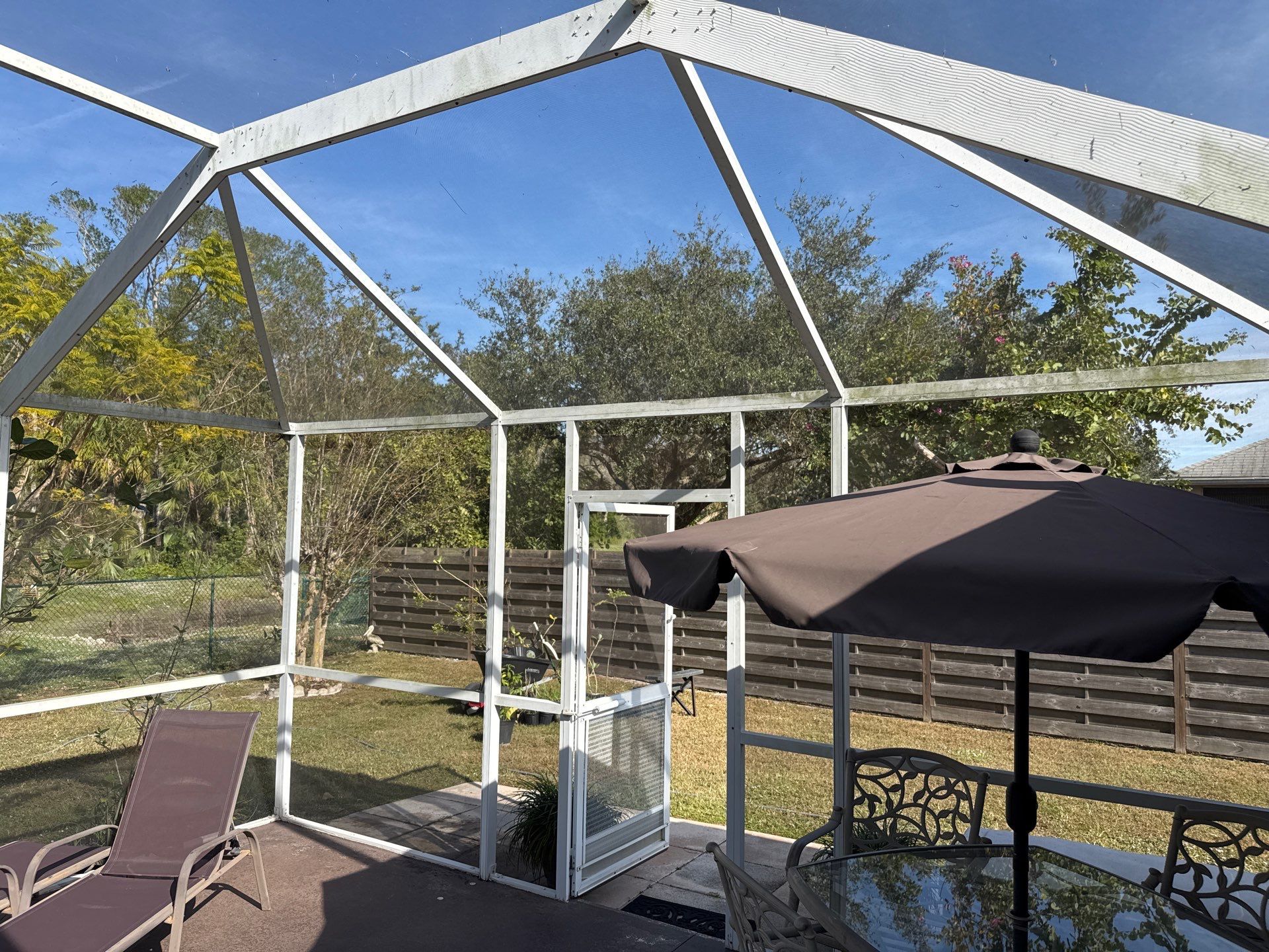 Driveway, Sidewalk, Street Curbing & Pool Screen Enclosure Cleaning in Regency Oaks, Palmetto, FL | Sunshine AquaWash by Sunshine AquaWash