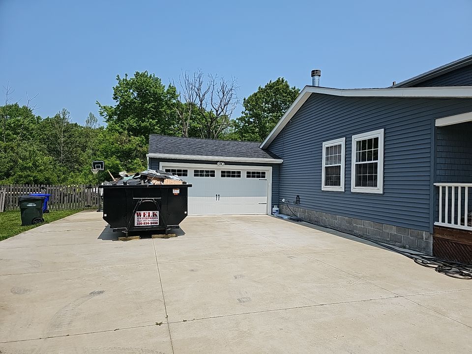 ATLAS PINNACLE COLOR: PRISTINE BLACK by Eagle Eye Roofing