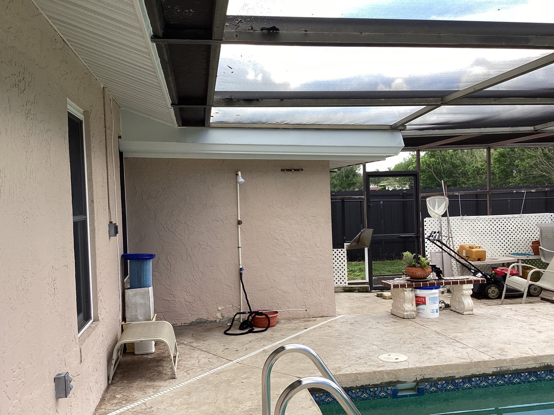 White Seamless Gutters and Splash Guards in Fort Myers FL by Gutter Professor by Gutter Professors
