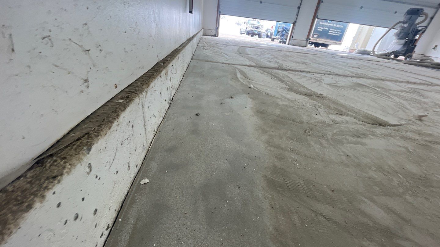 Garage using Silver Creek by Select Painting, Coatings & Garage Cabinets