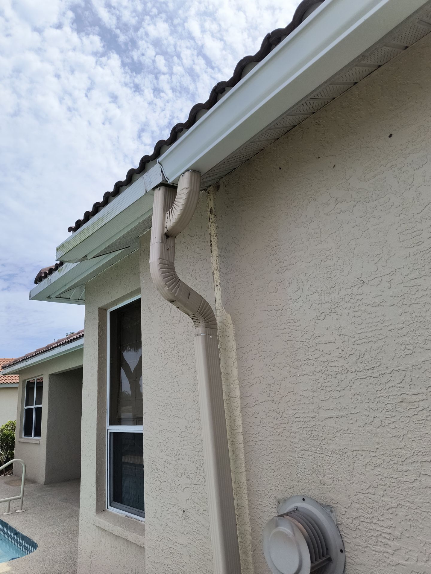 7 inch seamless gutters using K-Style Seamless Gutters in Sarasota FL by Gutter Professors