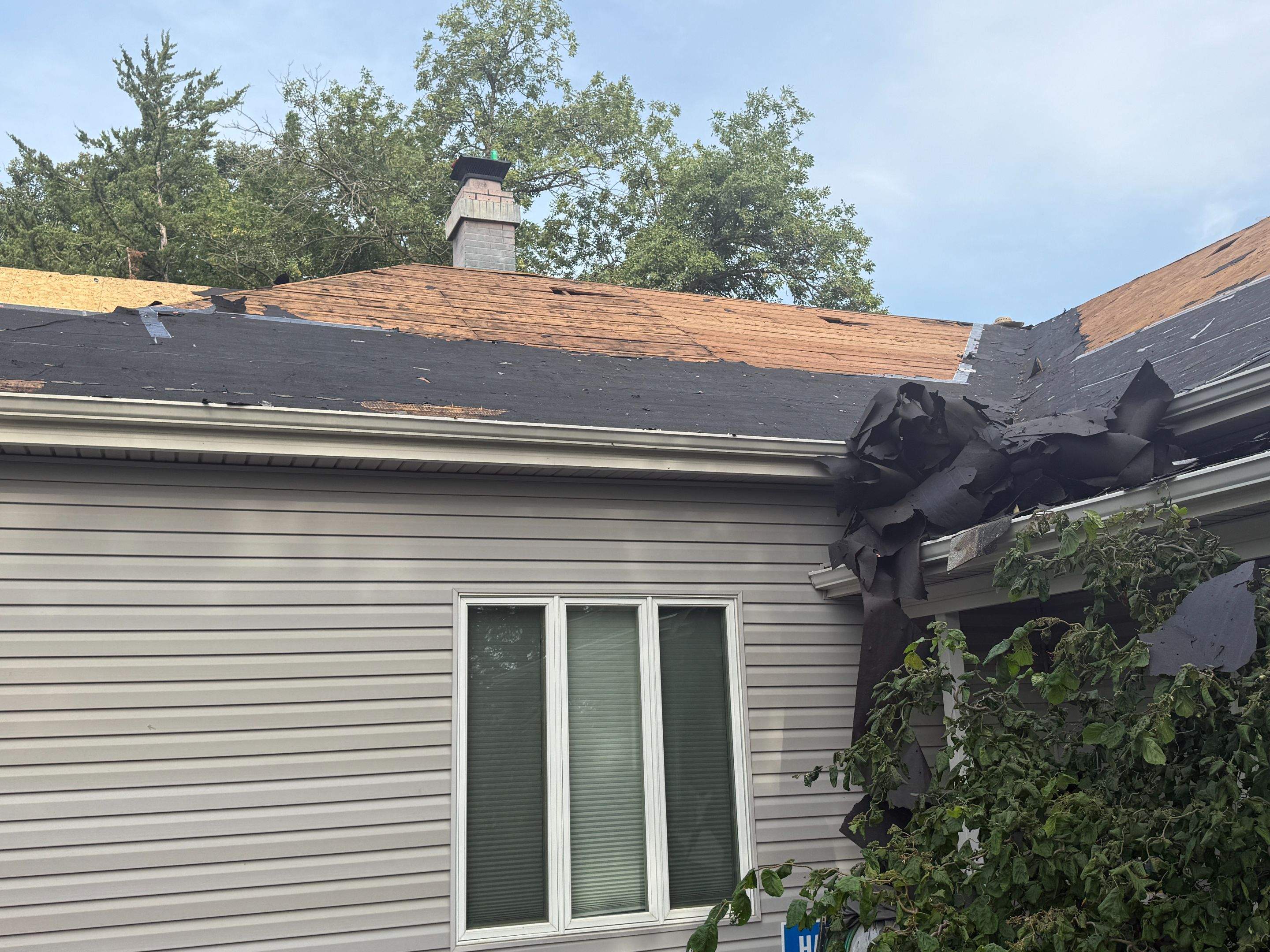 Asphalt Shingle and EPDM Membrane Roof Installation in Mineola by Star Home