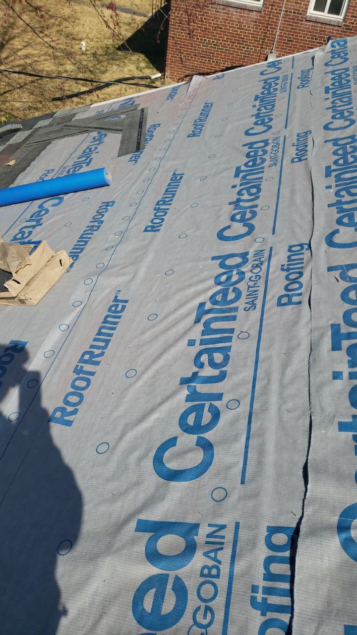 Falls Church - Certainteed Landmark Charcoal Black Roof Project by RM Banning, Inc.