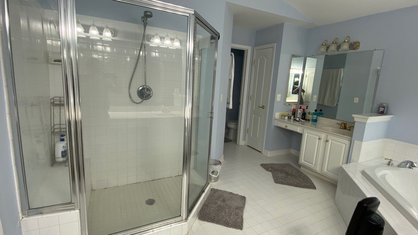 Bathroom Remodel using porcelain tiles , wood make vanetys , mirross , bathroom accessories  by Jesus Master Handyman LLC 