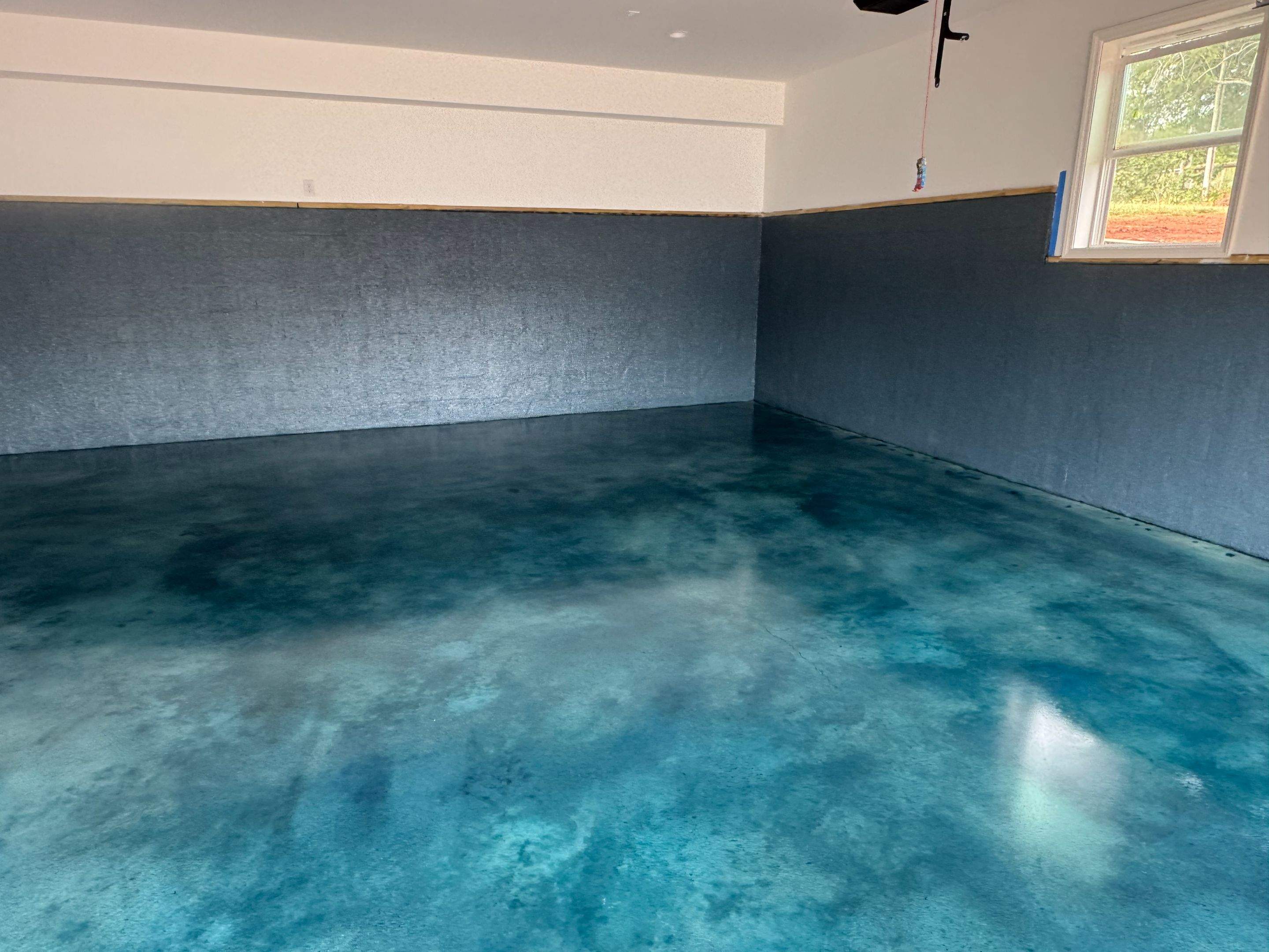 Polished Garage Floor with Permera T2 Finish and Polyaspartic Flake stem wall coating by Endure Concrete Coatings