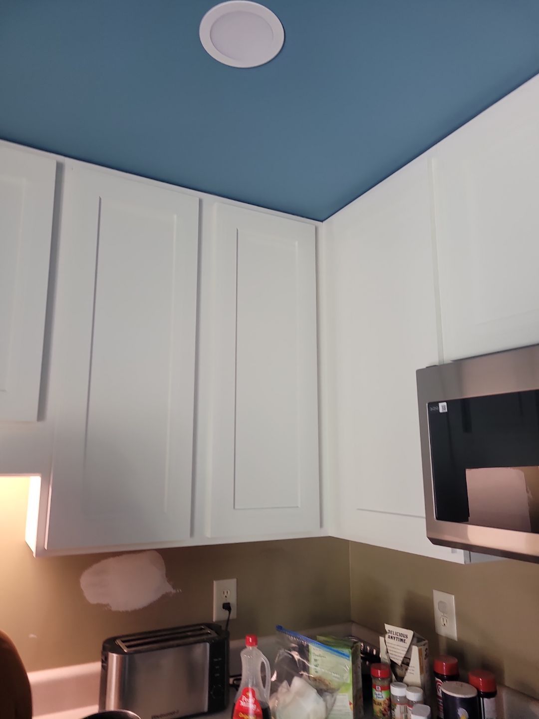 Holly Springs Kitchen Remodel – Two-Tone Shaker Cabinets & Open-Concept Design by Elite Remodeling and Design LLC