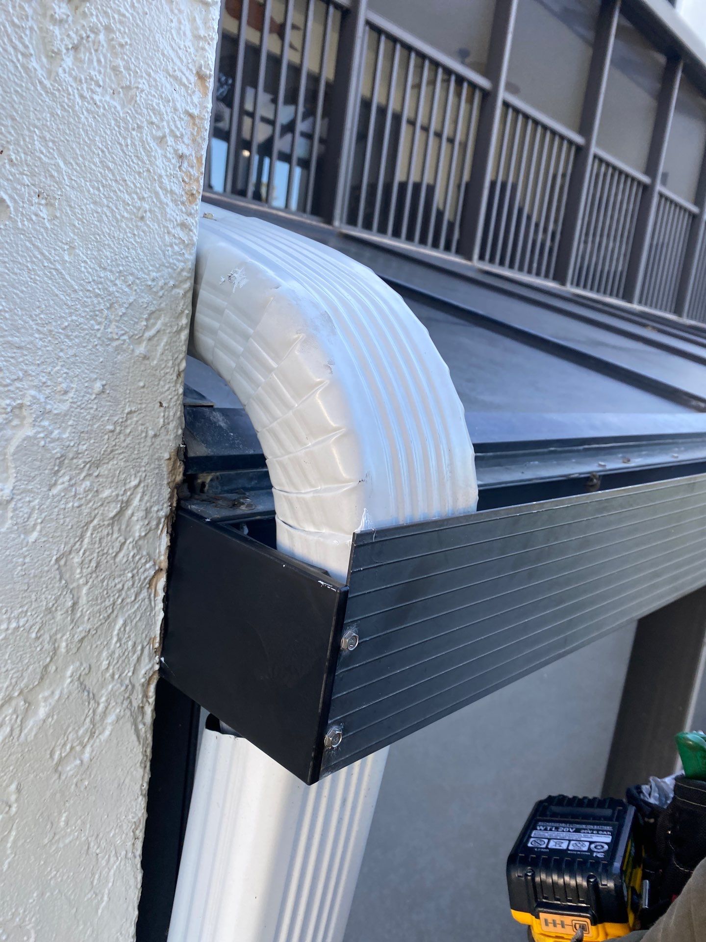 Gutter cleaning all buildings are the same for 6 units in Fort Myers FL by Gutter Professors