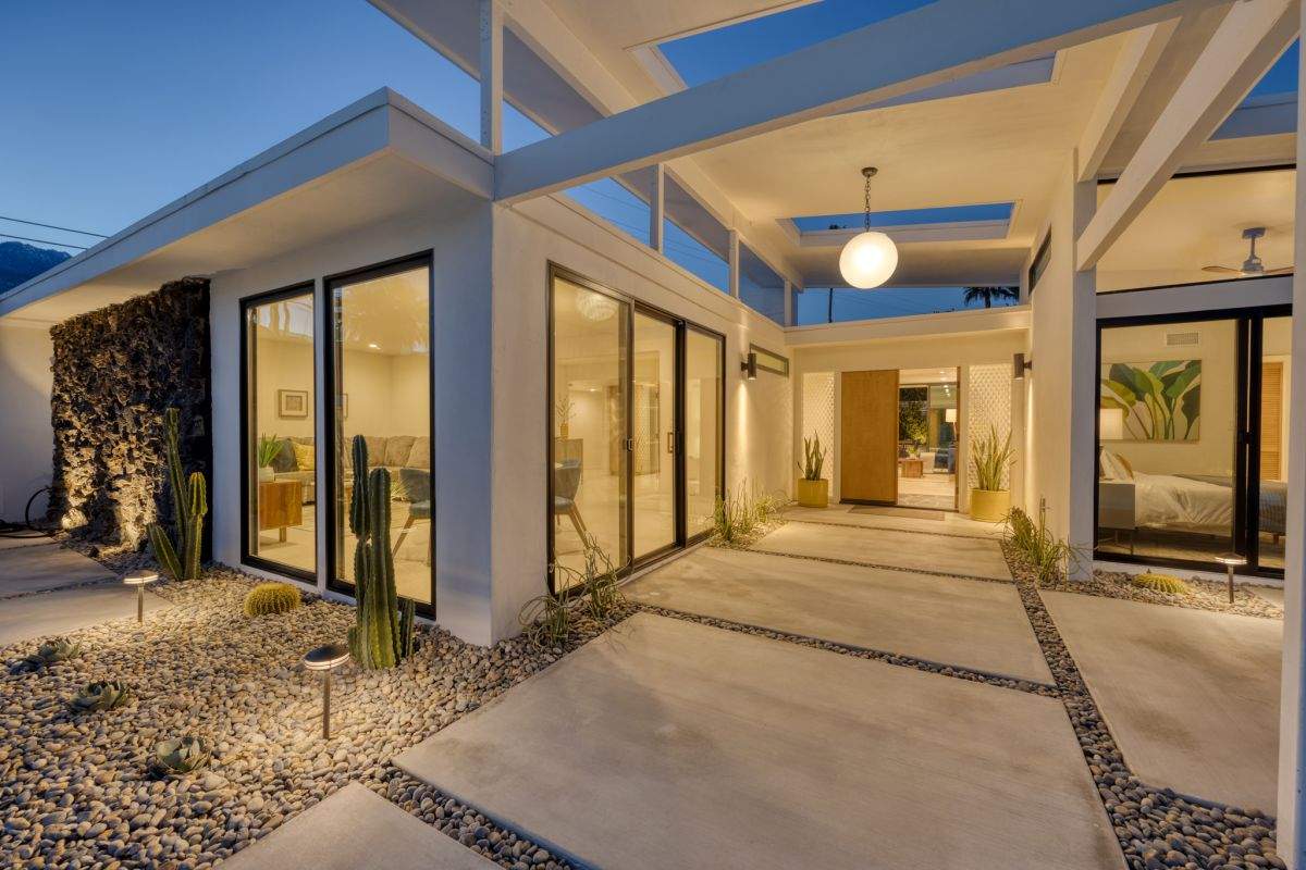 Palm Springs Midcentury Modern Home by One Stop Source