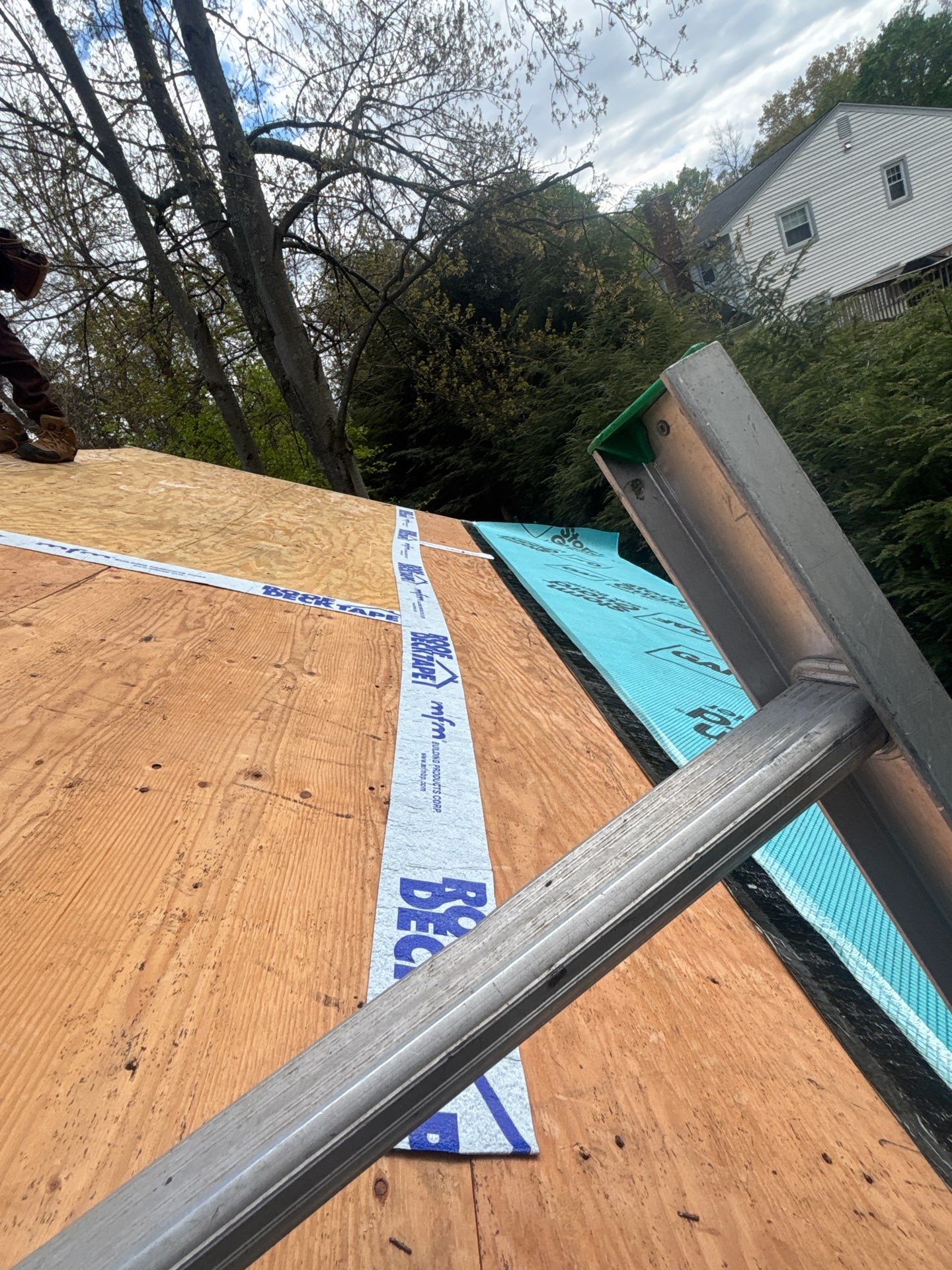 Gorgeous newly shingled home gets the DiGiorgi touch! by DiGiorgi Roofing and Siding Inc