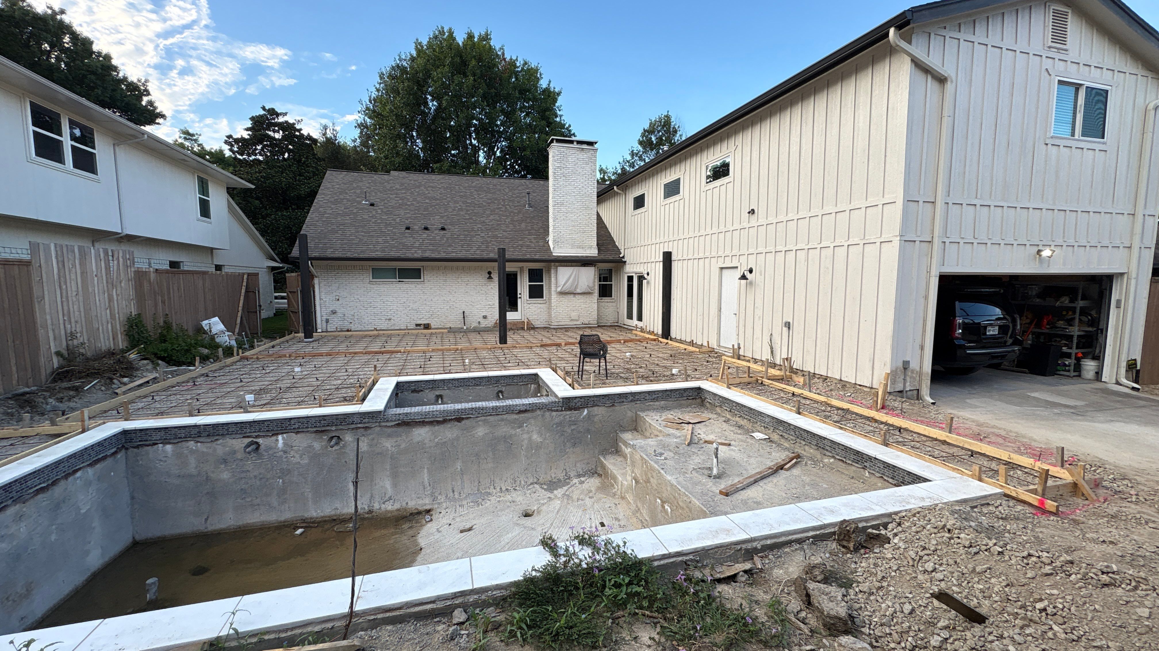 Geometric Pool with Level Spa by Pinnacle Pools and Spas - DFW