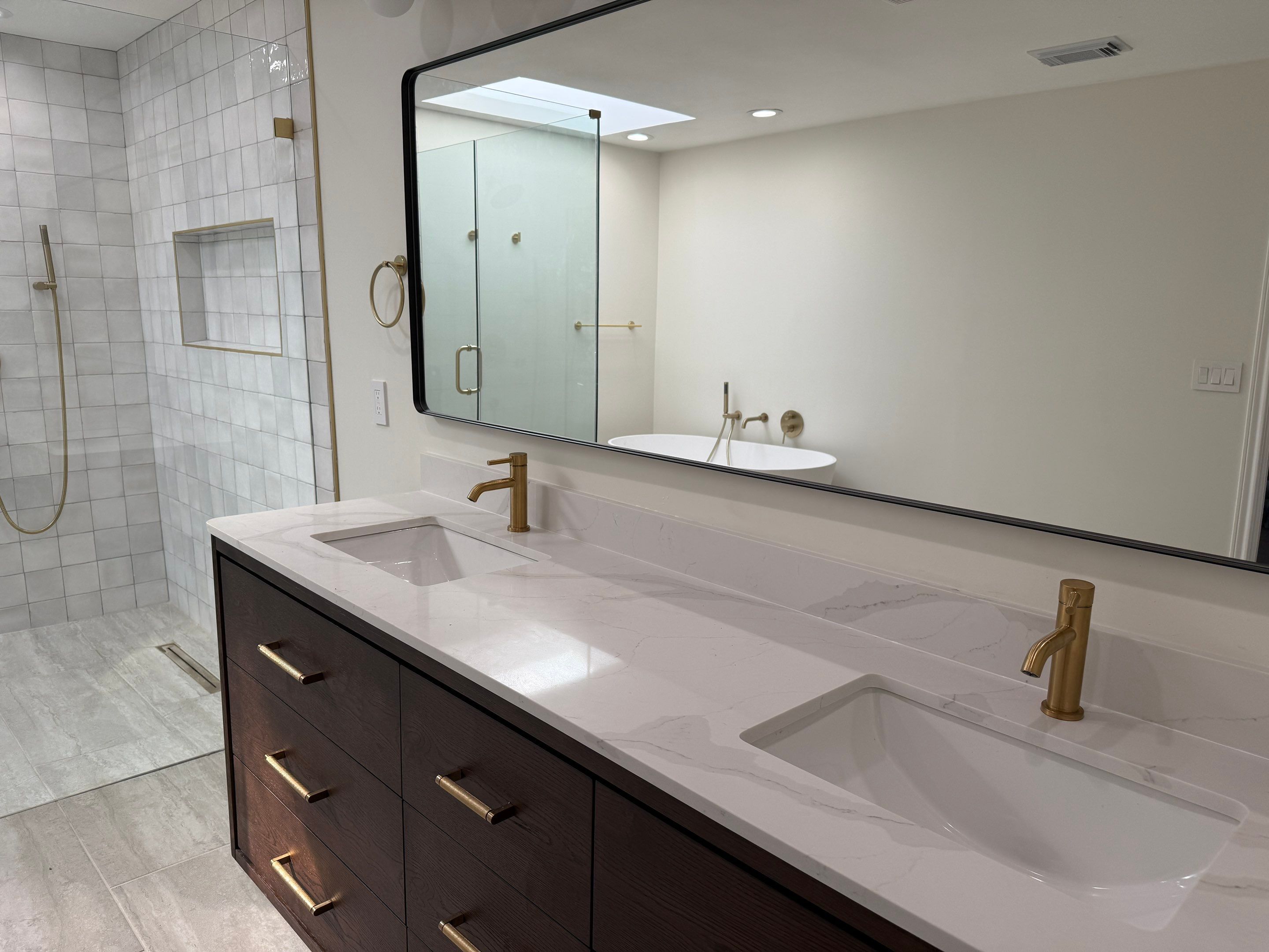 Primary RR Remodel by HOMES BY JAR