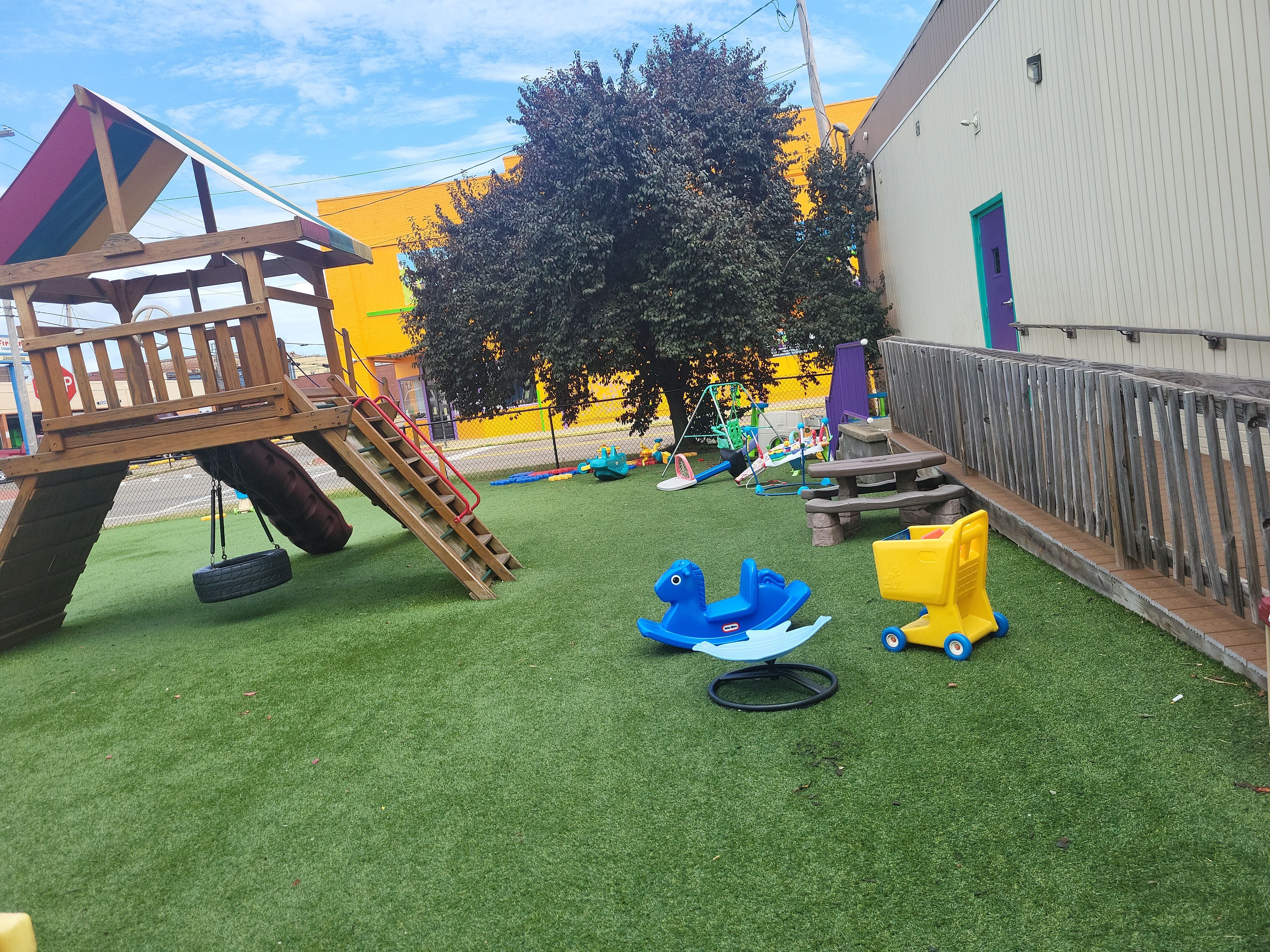 Local Daycare in Salem, OH - Small Wonders Discovery & Learning Center by Southwest Greens Midwest