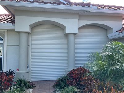 Giant Lanai rolling shutter with hidden roll shutter