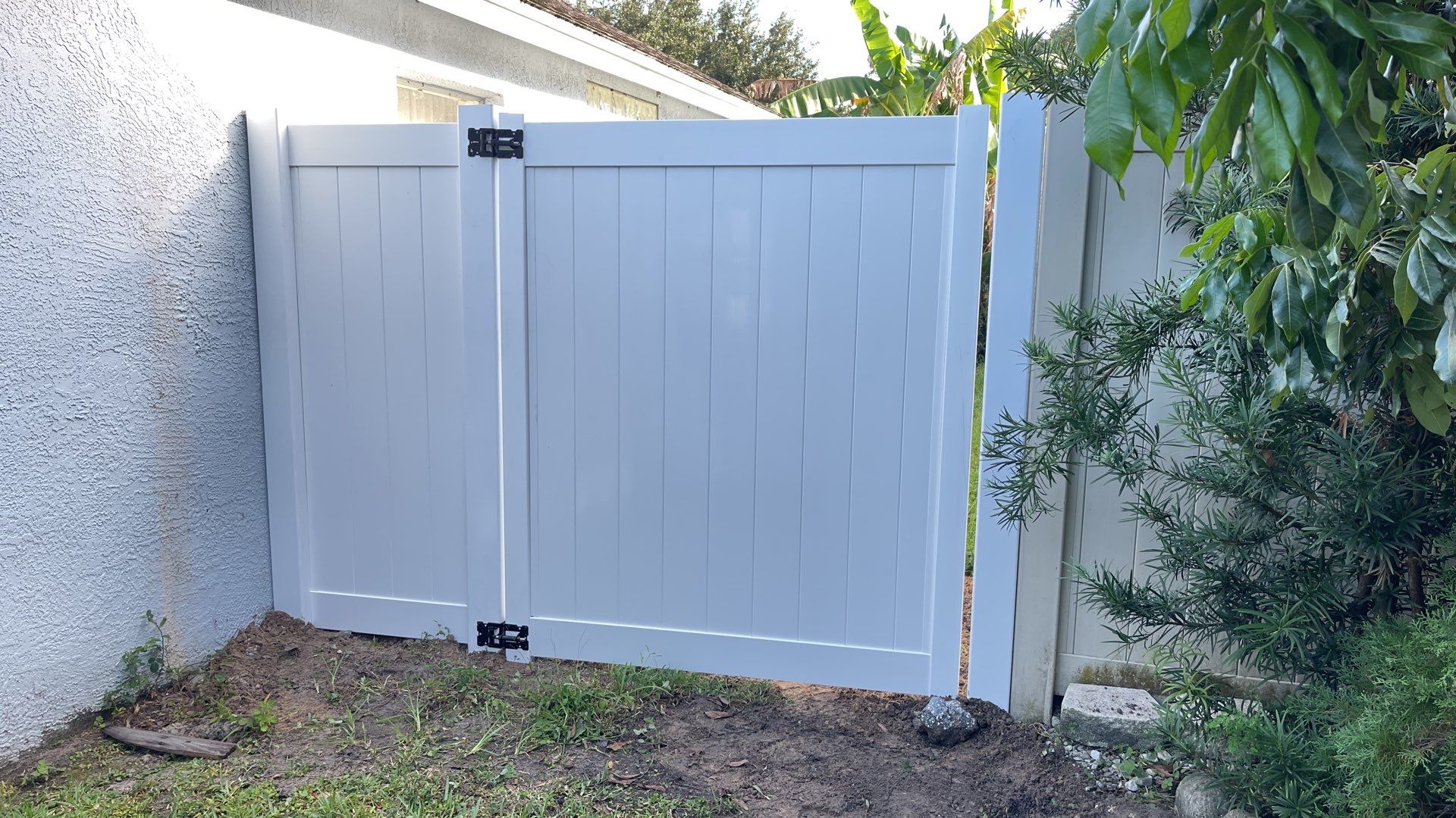 Palmetto, FL Vinyl Fence Installation using White Vinyl Privacy Fence by Asap fence and gates, LLC