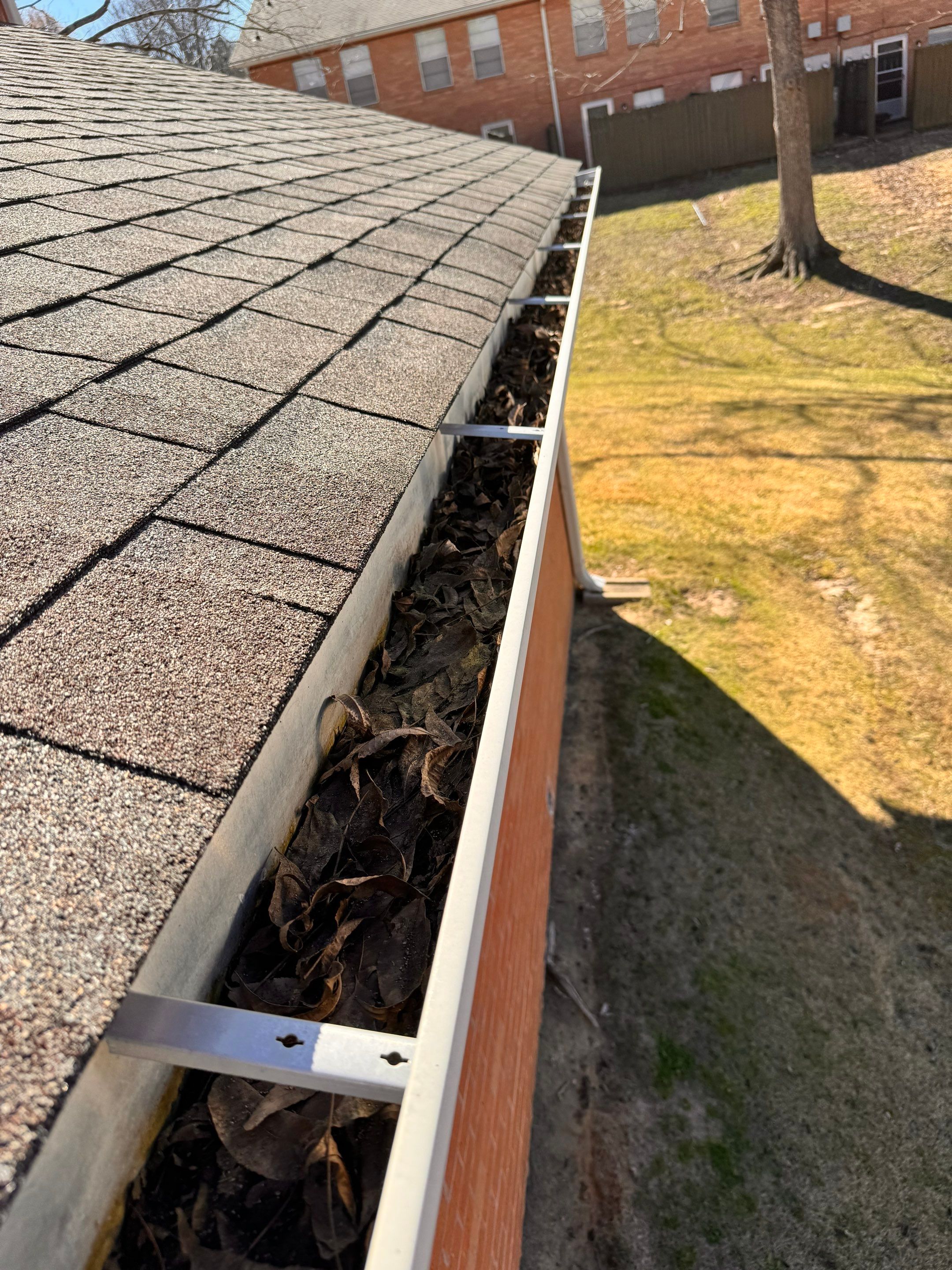 Commercial gutter cleaning Mississippi before photo with filled gutters