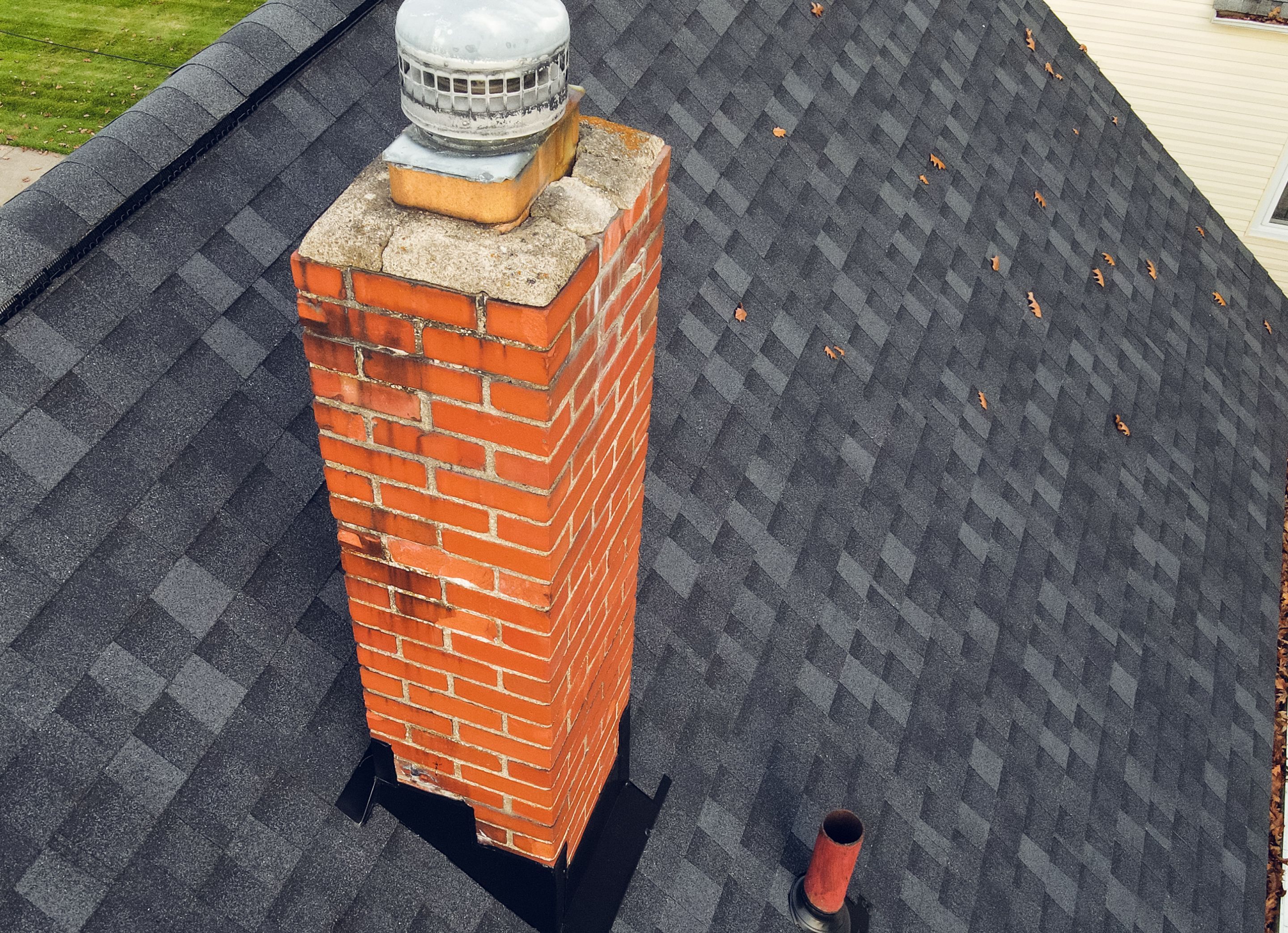 Brand: Atlas Pinnacle Color: Pristine Scotchguard Black Shadow Drip: White by Eagle Eye Roofing