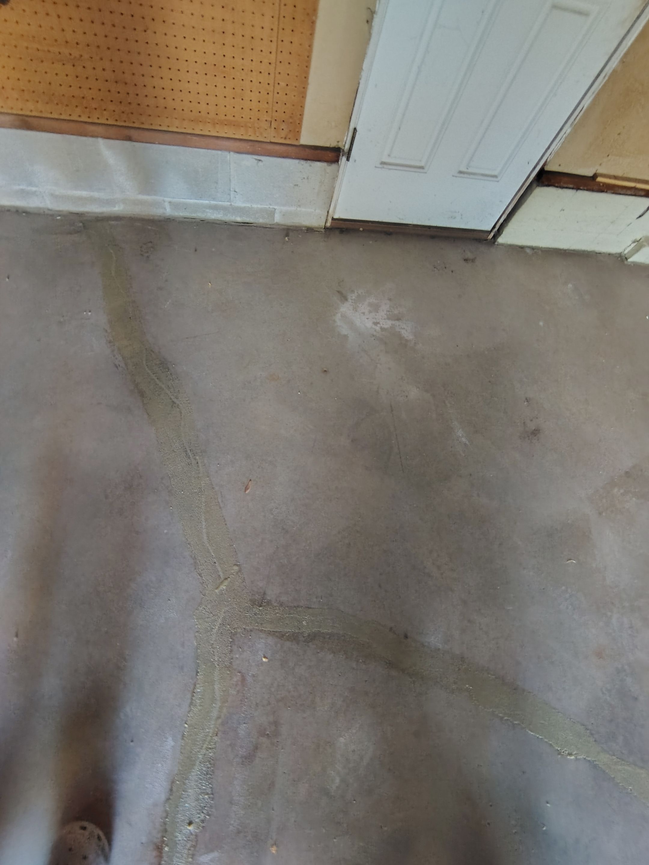 Sioux Falls Garage Epoxy Floor Installation and Concrete Crack Repair by Select Painting, Coatings & Garage Cabinets