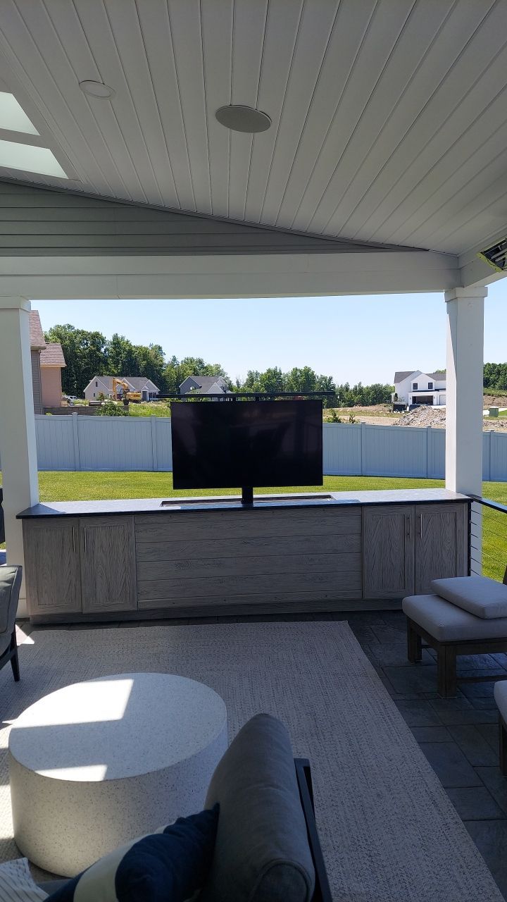 Outdoor Living - Addition by Ivy Lea Construction