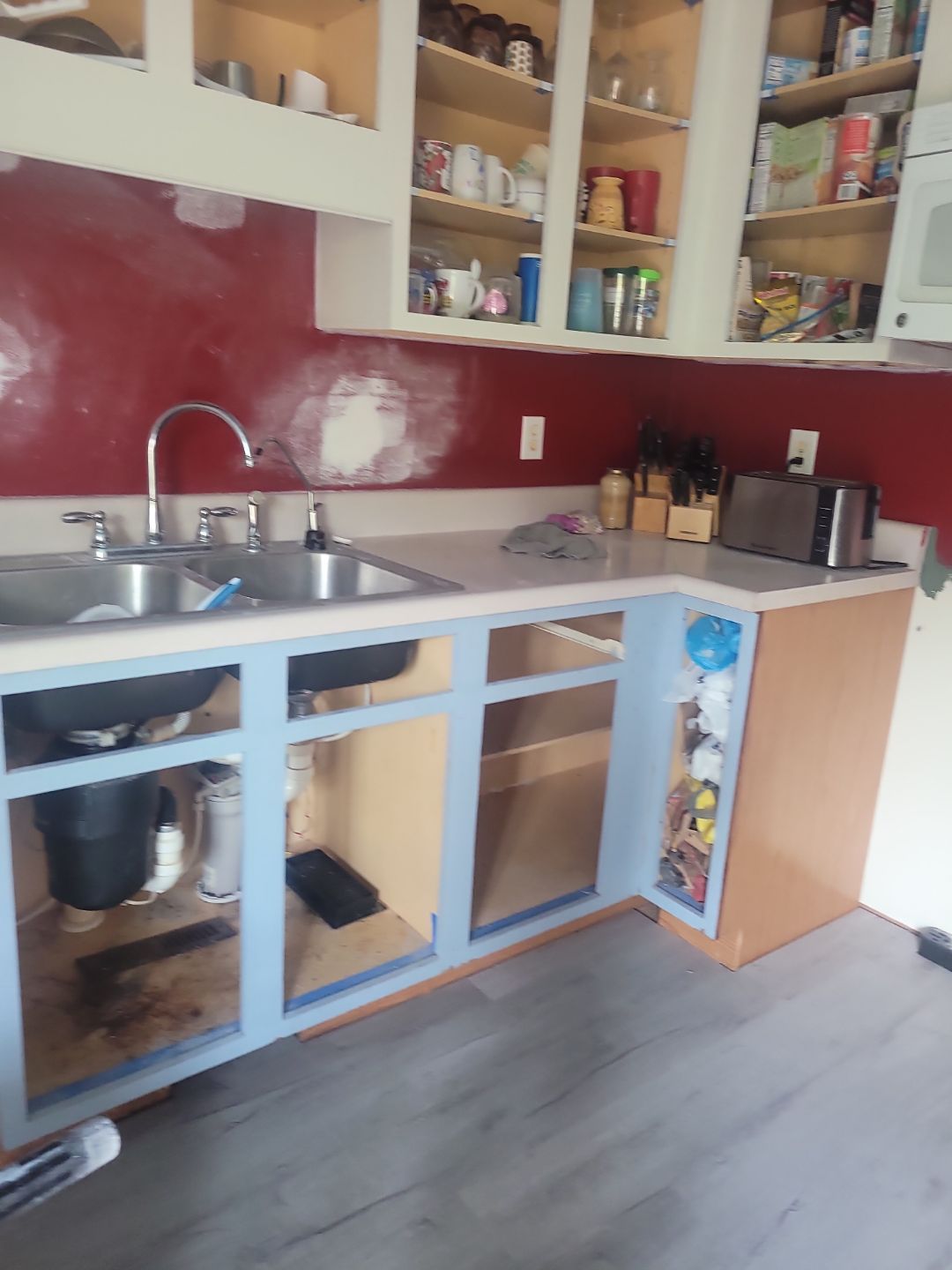 Holly Springs Kitchen Remodel – Two-Tone Shaker Cabinets & Open-Concept Design by Elite Remodeling and Design LLC