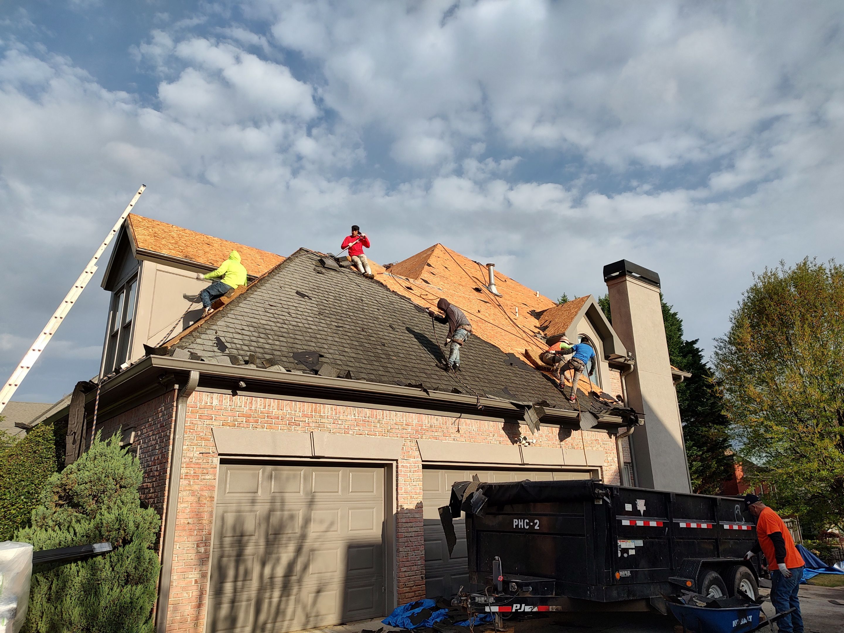 Top-Quality Williamsburg Gray Owens Corning Roof Installation in Roswell, Georgia by NBS Roofing by NBS Roofing, Inc.