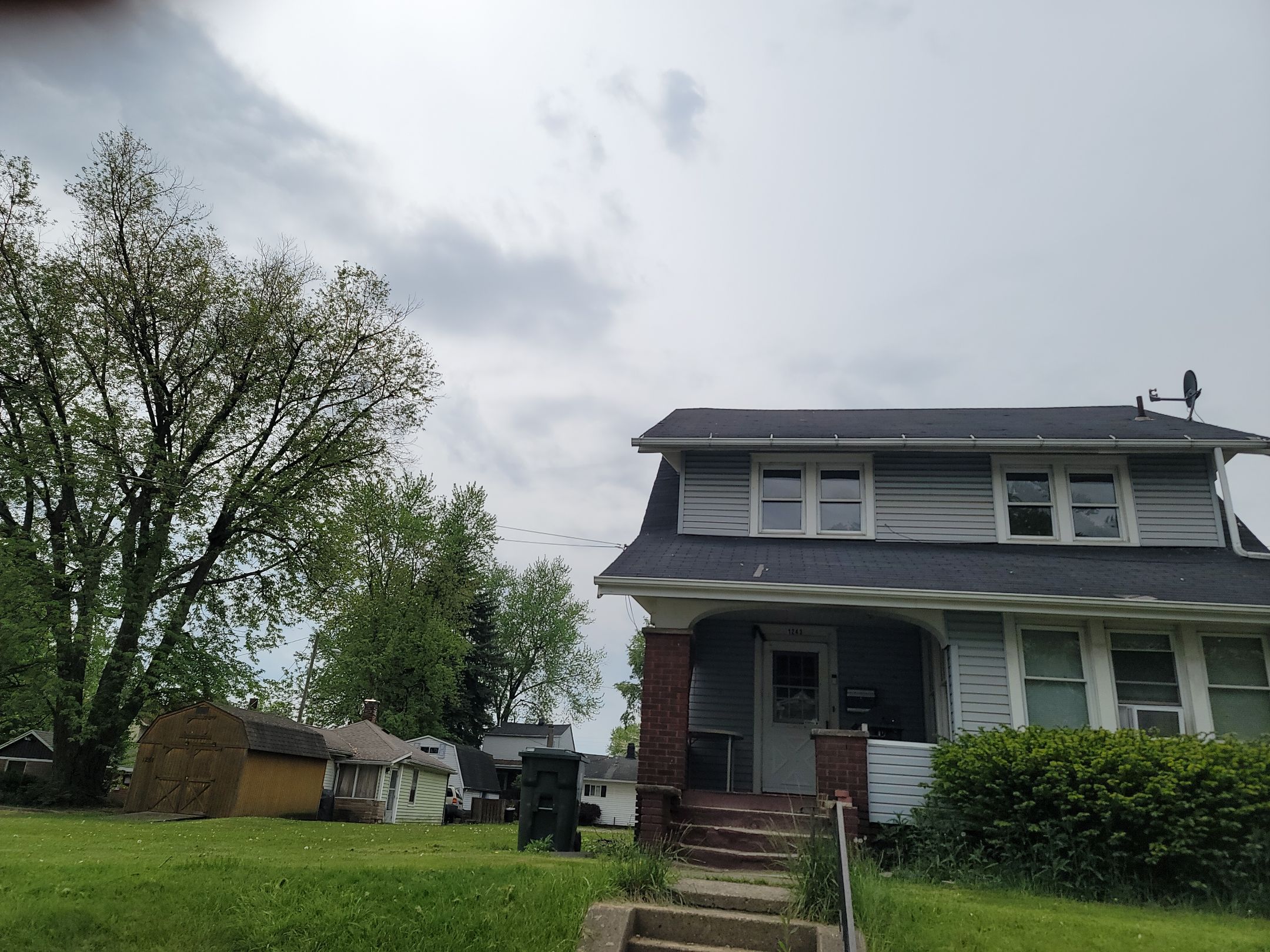 ATLAS PINNACLE COLOR: MORNING HARVEST DRIP EDGE: WHITE by Eagle Eye Roofing