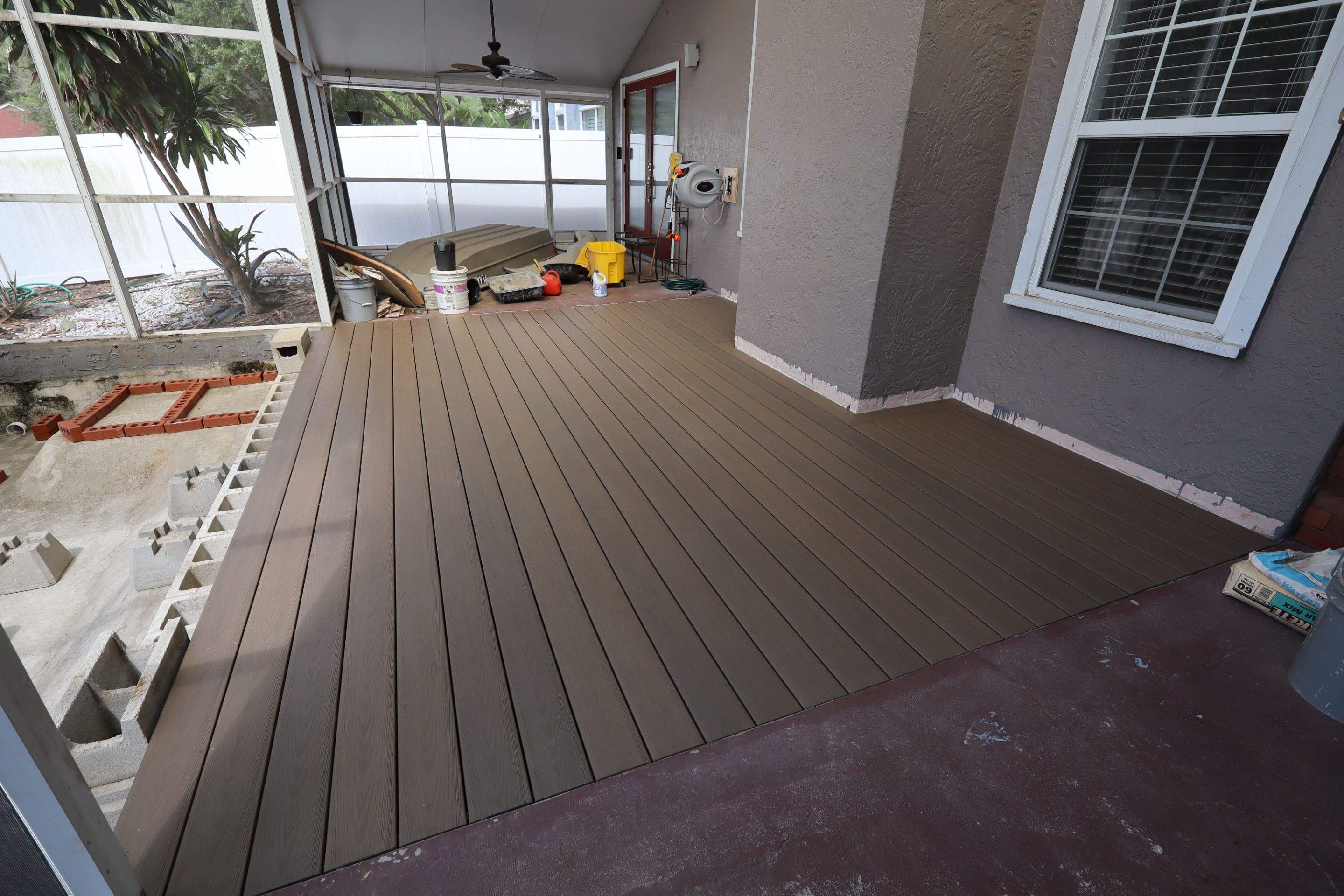 Composite deck and aluminum railings by Orlando pergolas