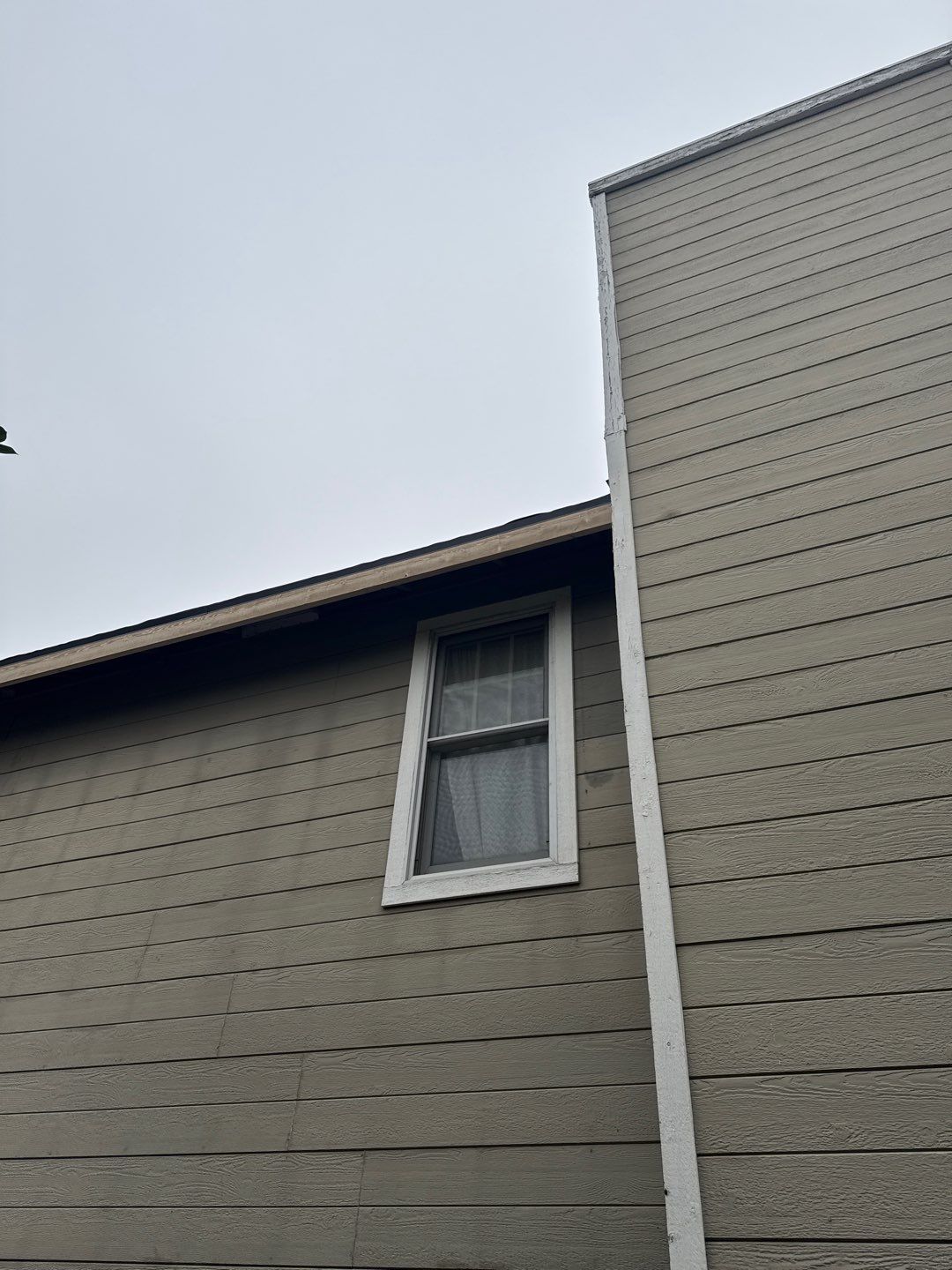 New shingles and gutters using GAF Timberline HDZ shingles and aluminum gutter by Straight Edge Roofing Inc