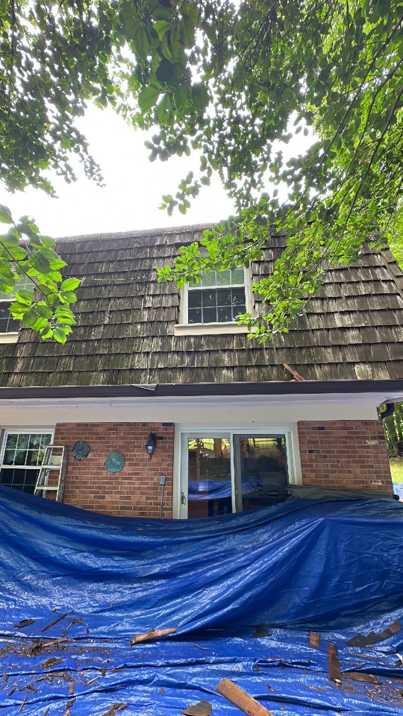 Fairfax Station: CertainTeed Landmark Pro Designer Shingles in Max Def Resawn Shake by RM Banning, Inc.