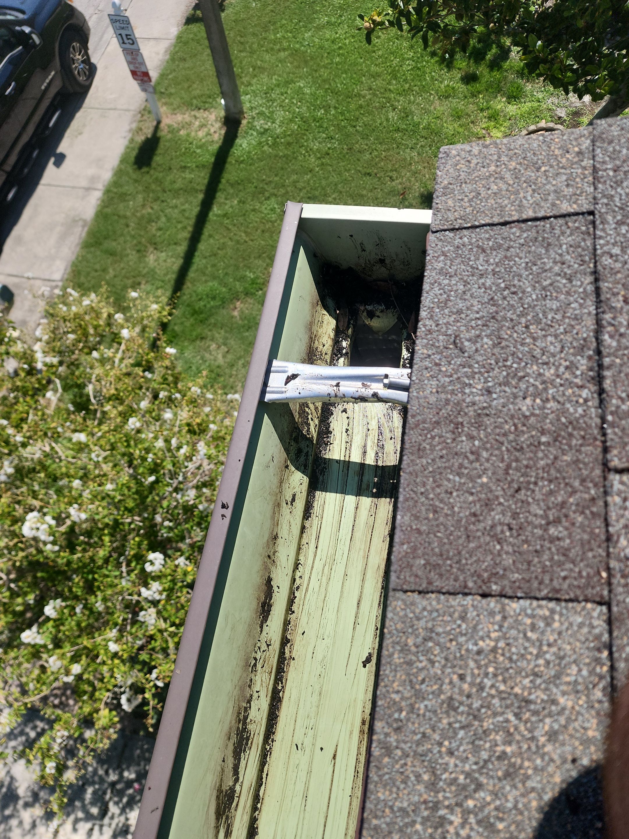 Pinellas Park gutter cleaning job, job done at residential location