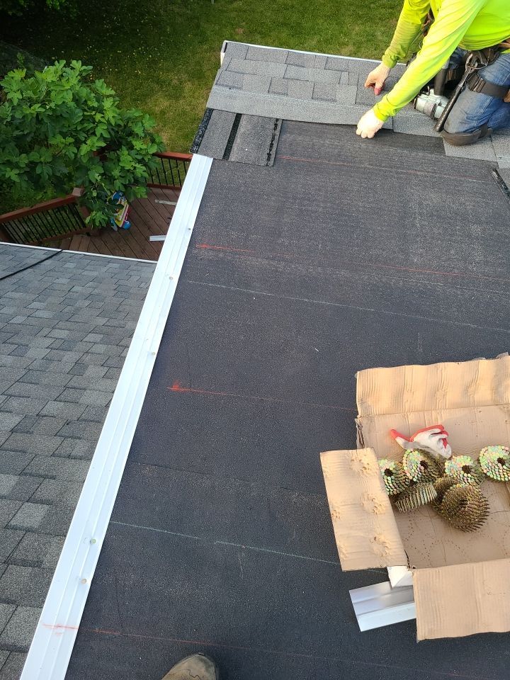 Arlington: CertainTeed Landmark Architectural Shingle in Georgetown Gray by RM Banning, Inc.