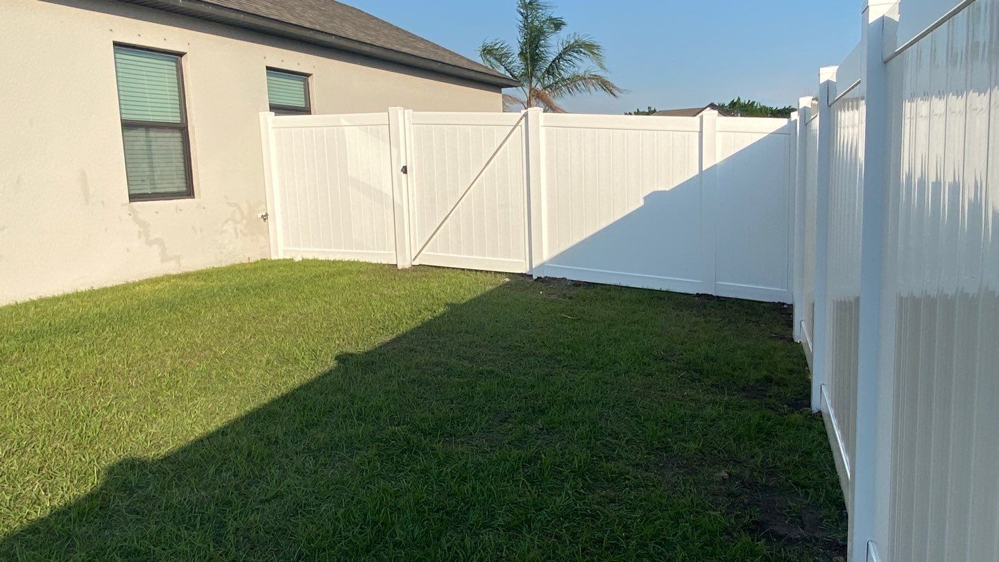 Palmetto, FL 6ft. Tall White Vinyl Privacy Fence  by Asap fence and gates, LLC