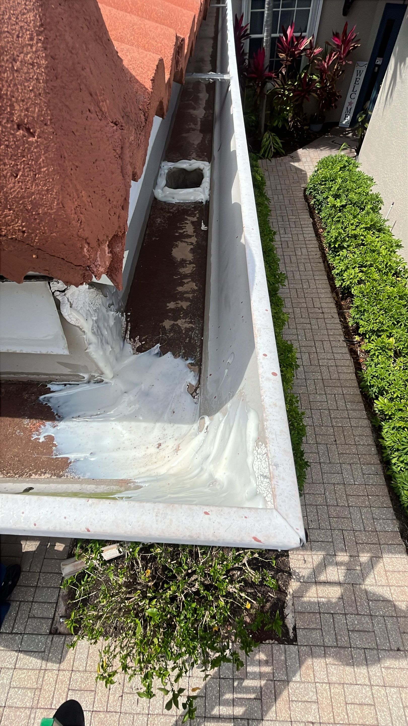 Aluminum Seamless Gutters using seal gutters in Fort Myers FL by Gutter Professors