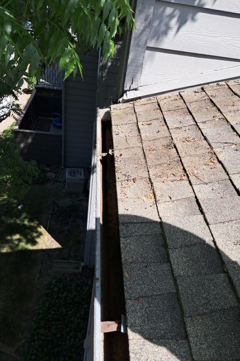 Commercial gutter cleaning Modesto, CA after photo with clean gutters