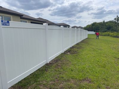 Sarasota, FL- 6 ft. White Vinyl Privacy Fence